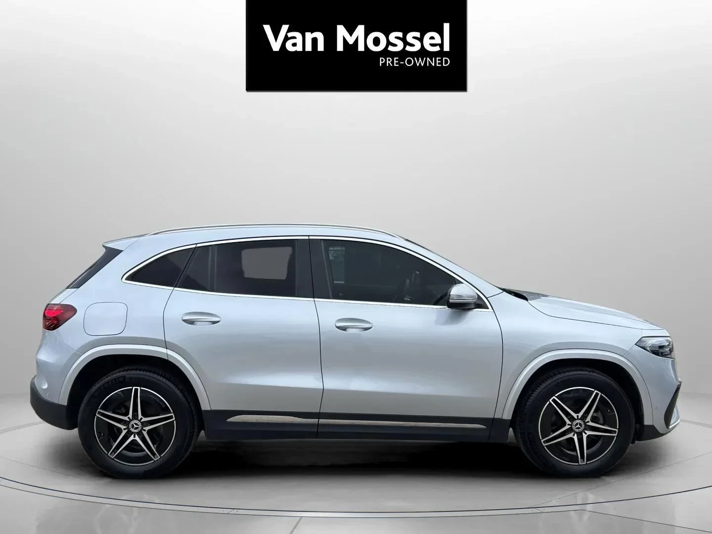 Mercedes-Benz-EQA-image-3