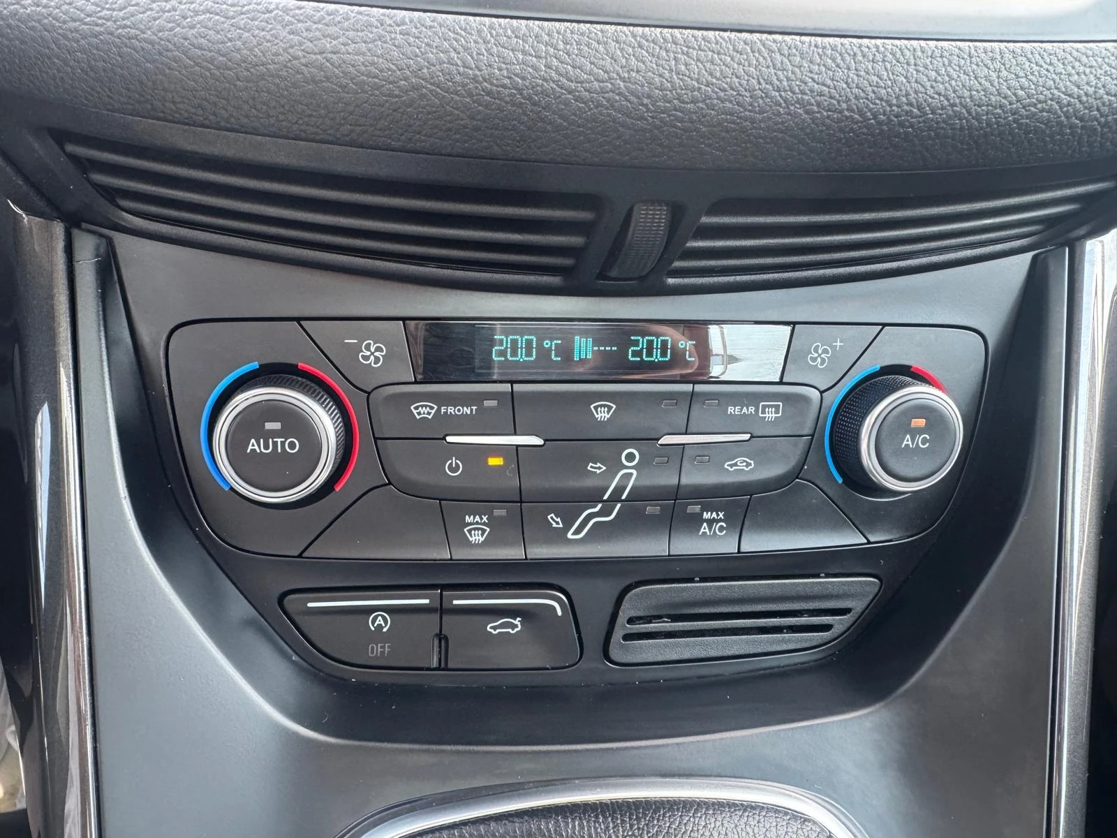 Ford-C-MAX-image-16