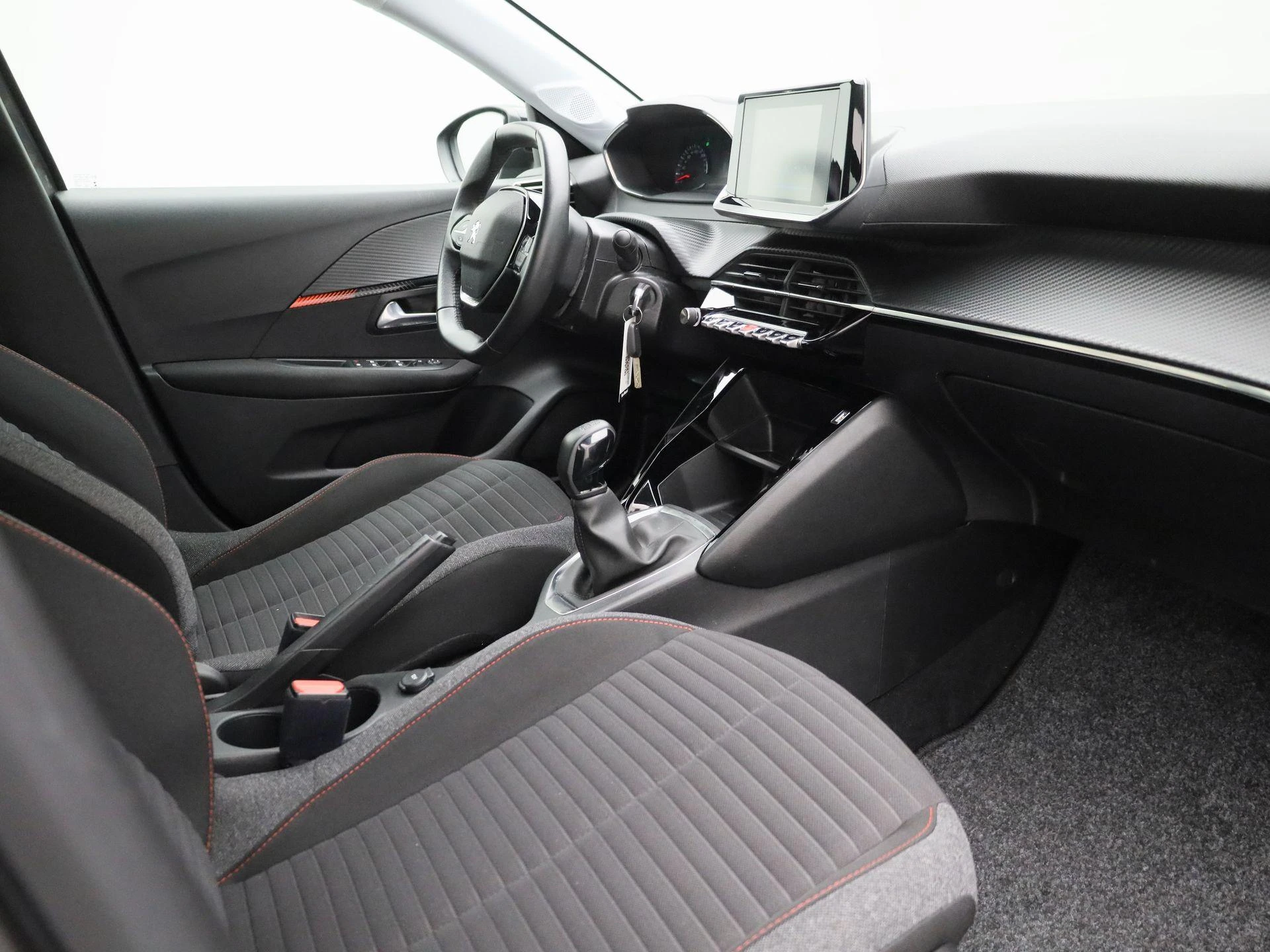 Peugeot-208-image-28