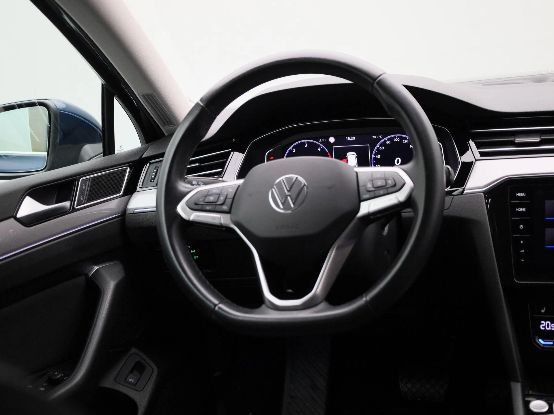 Volkswagen-Passat-image-9
