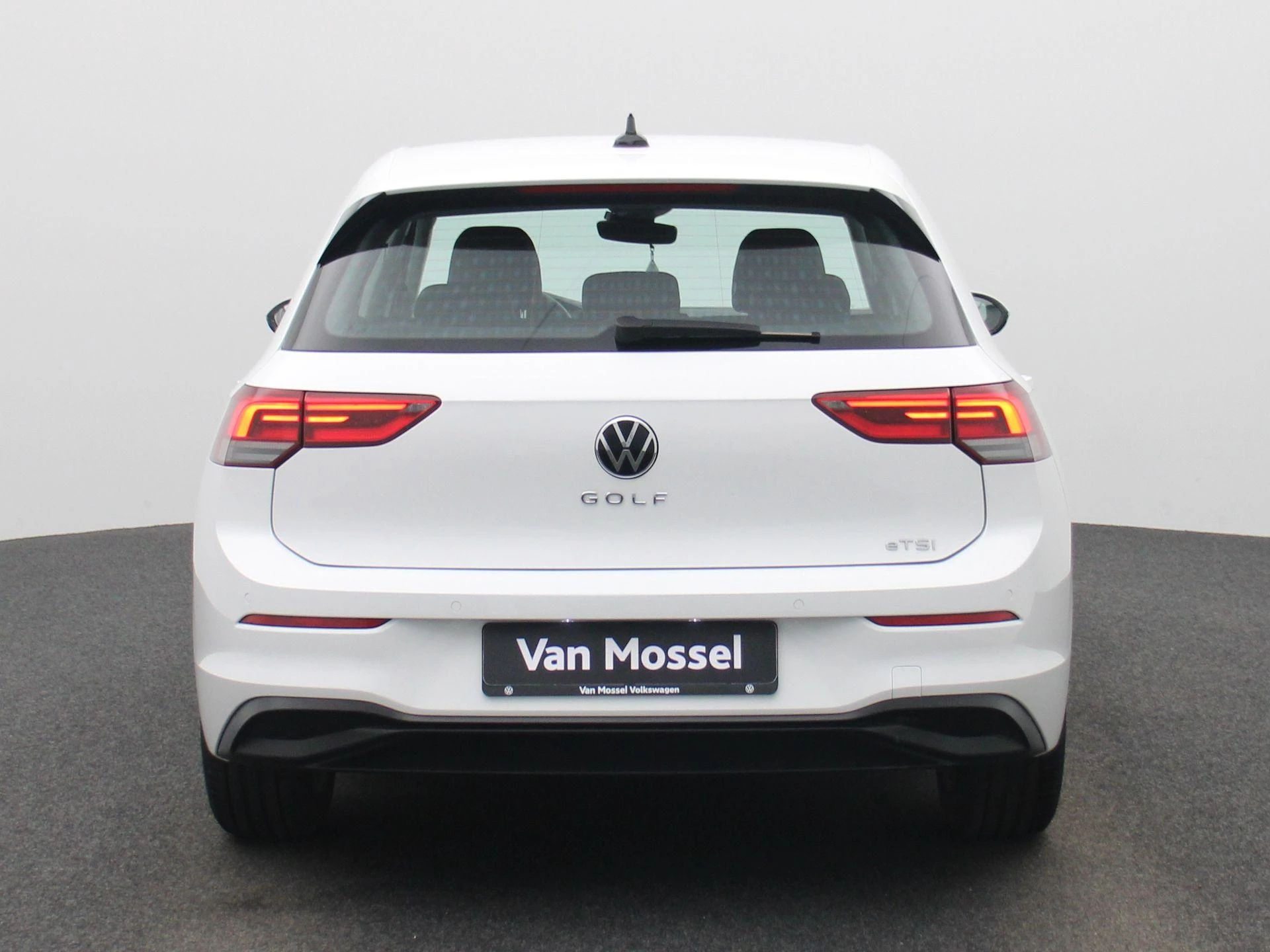 Volkswagen-Golf-image-5