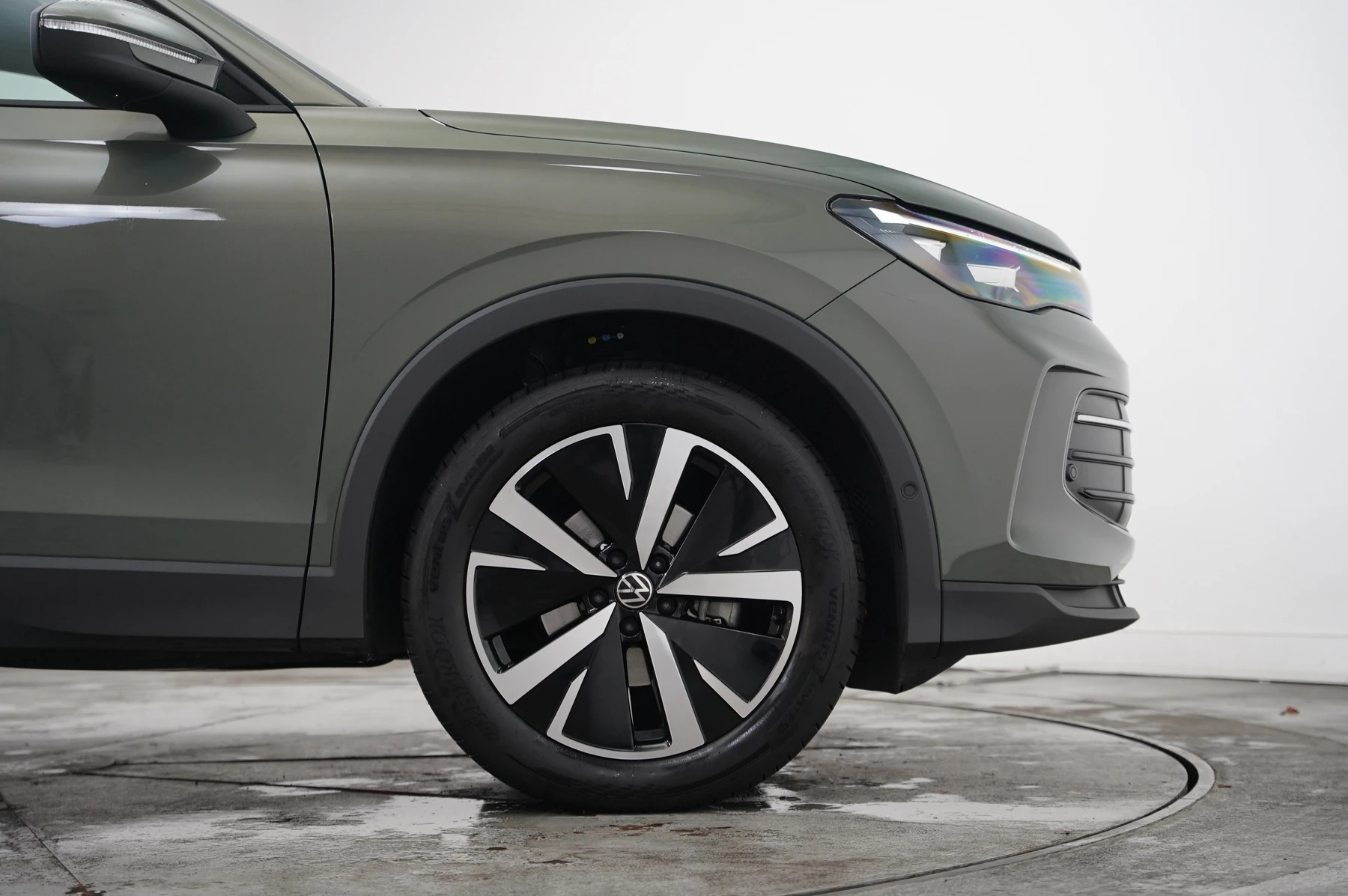 Volkswagen-Tiguan-image-36