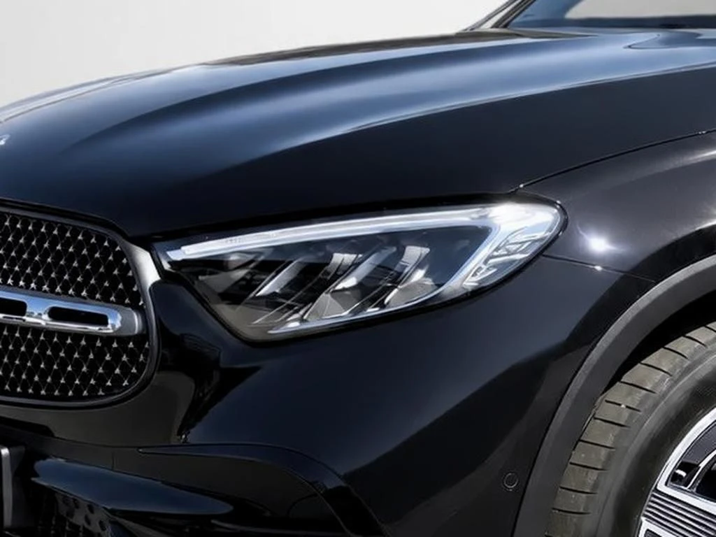 Mercedes-Benz-GLC 300 d-image-4