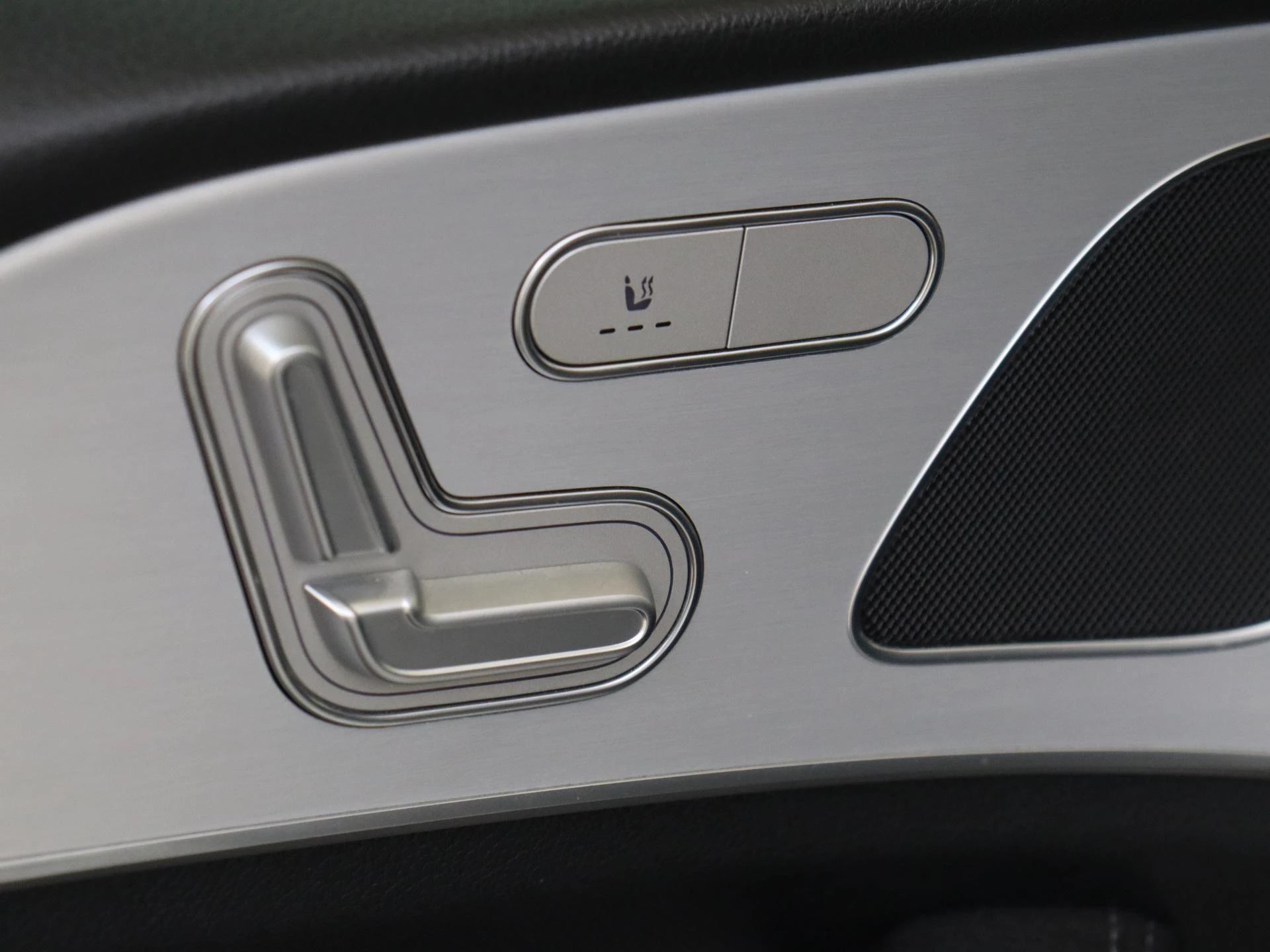 Mercedes-Benz-GLE-image-24