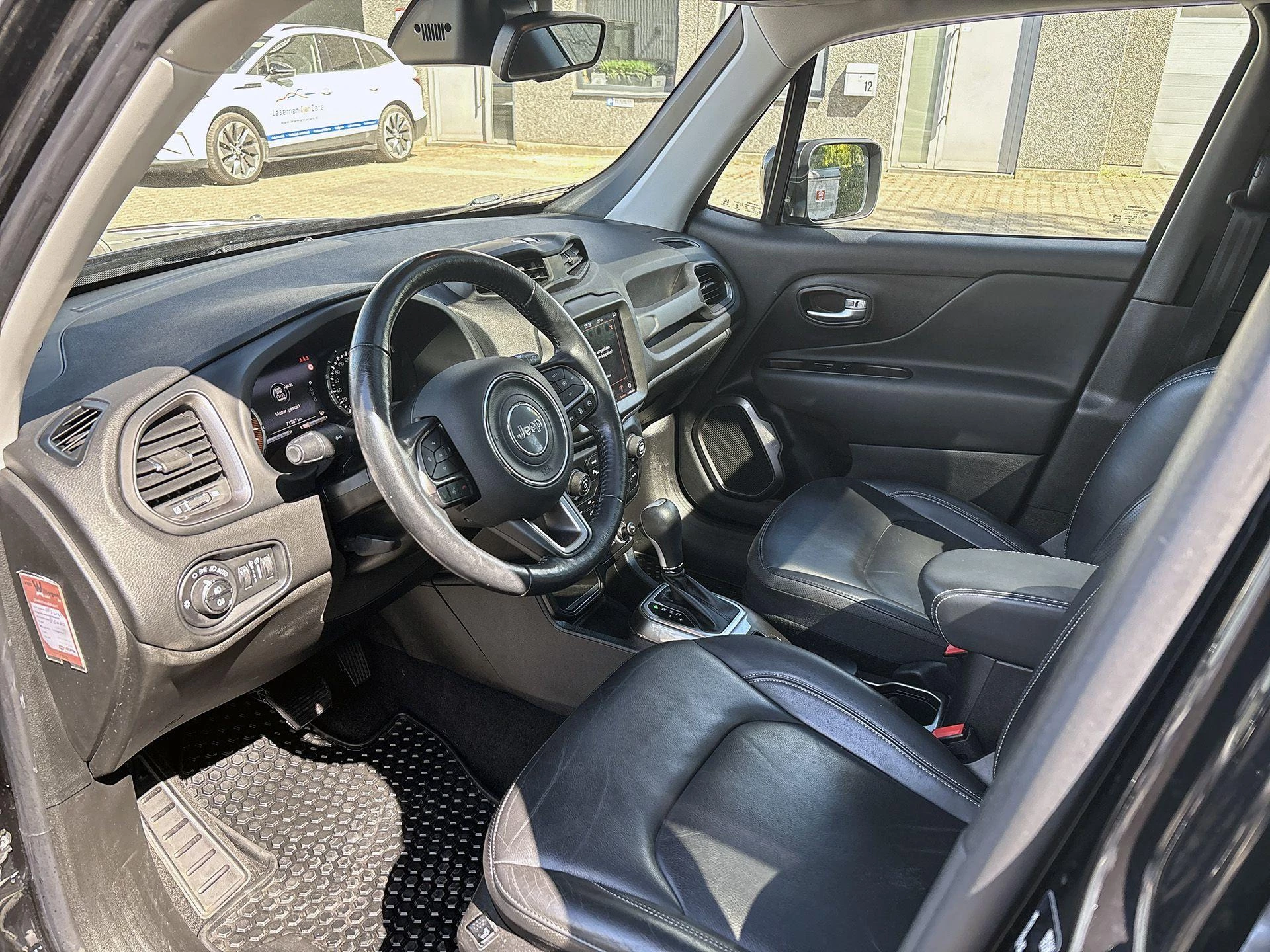 Jeep-Renegade-image-15