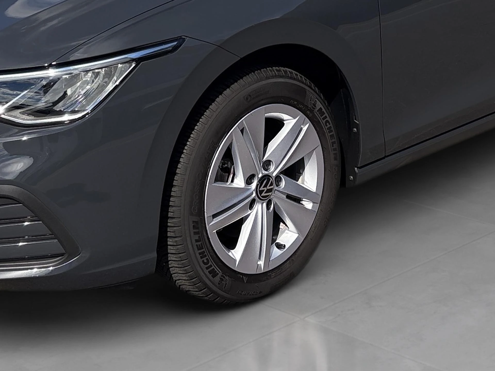 Volkswagen-Golf-image-19