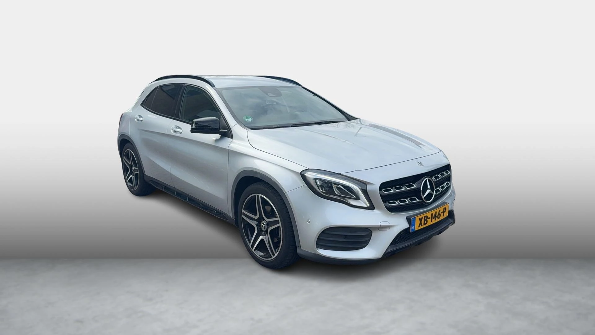 Mercedes-Benz GLA 180 Business Solution AMG