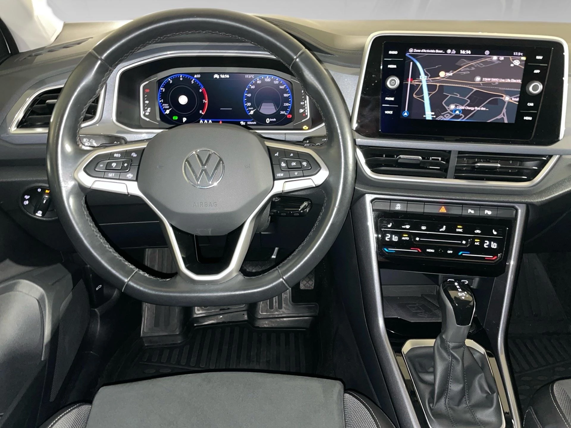 Volkswagen-T-Roc-image-5
