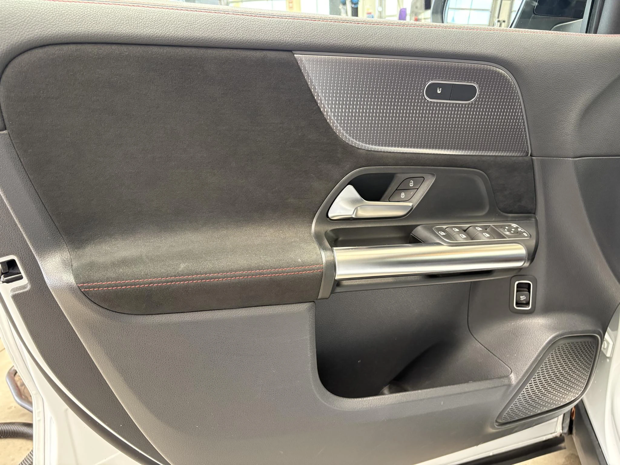 Mercedes-Benz-EQA-image-9