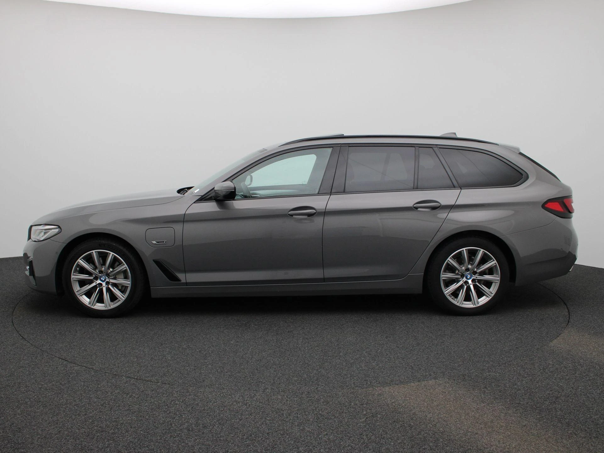 BMW-5 Serie-image-3