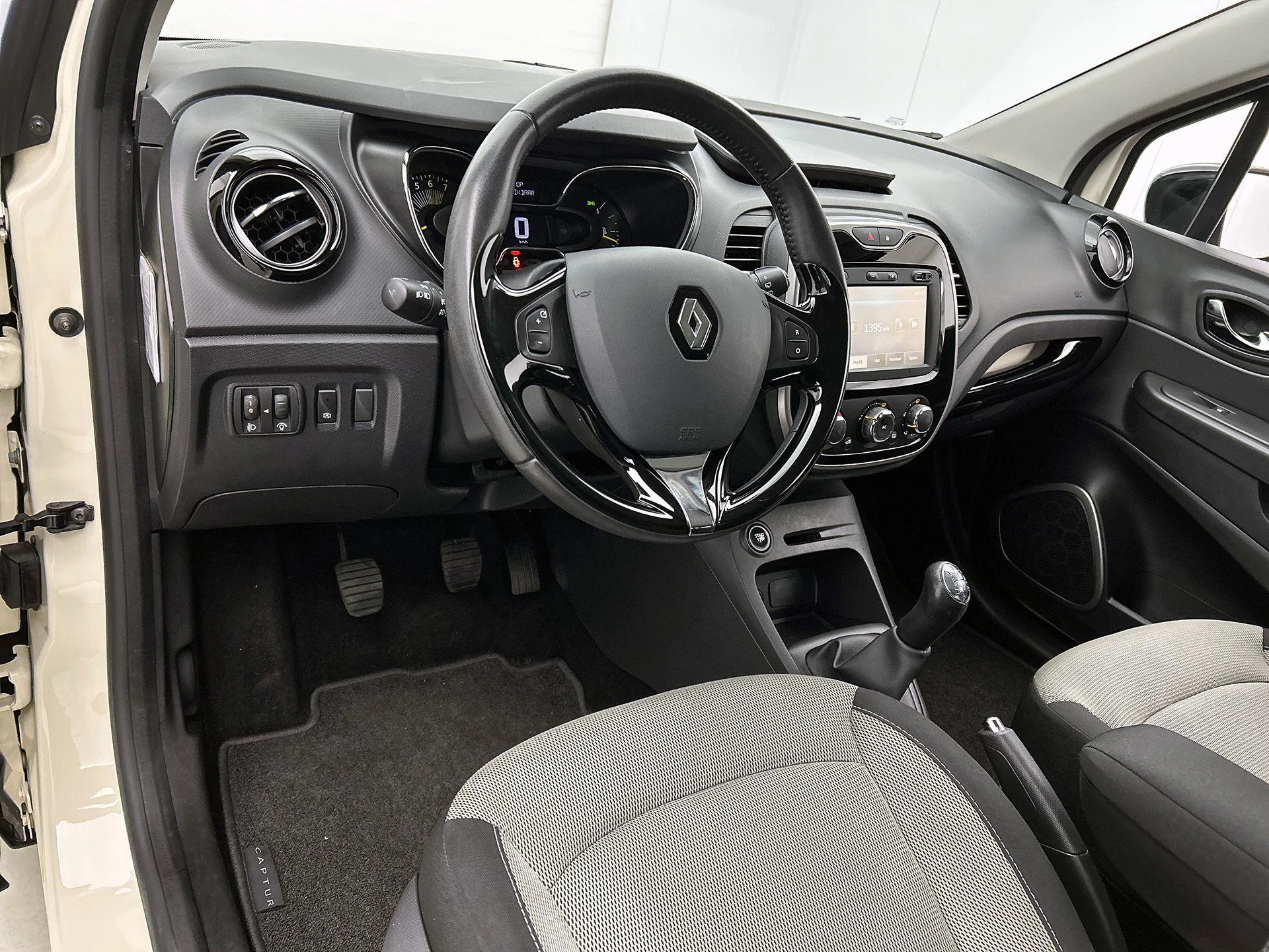Renault-Captur-image-10