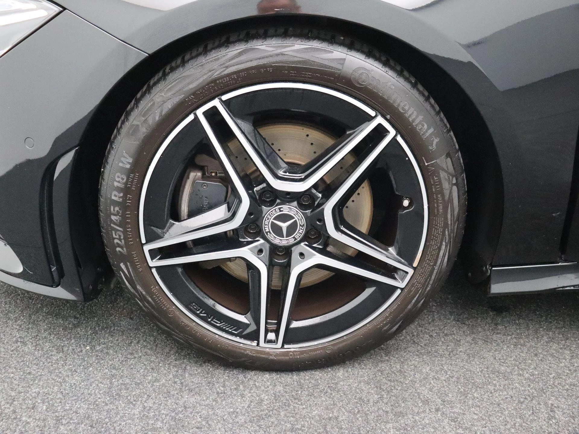 Mercedes-Benz CLA 200 AMG Line + PANO DAK + MULTIBEAM LED + CARPLAY +