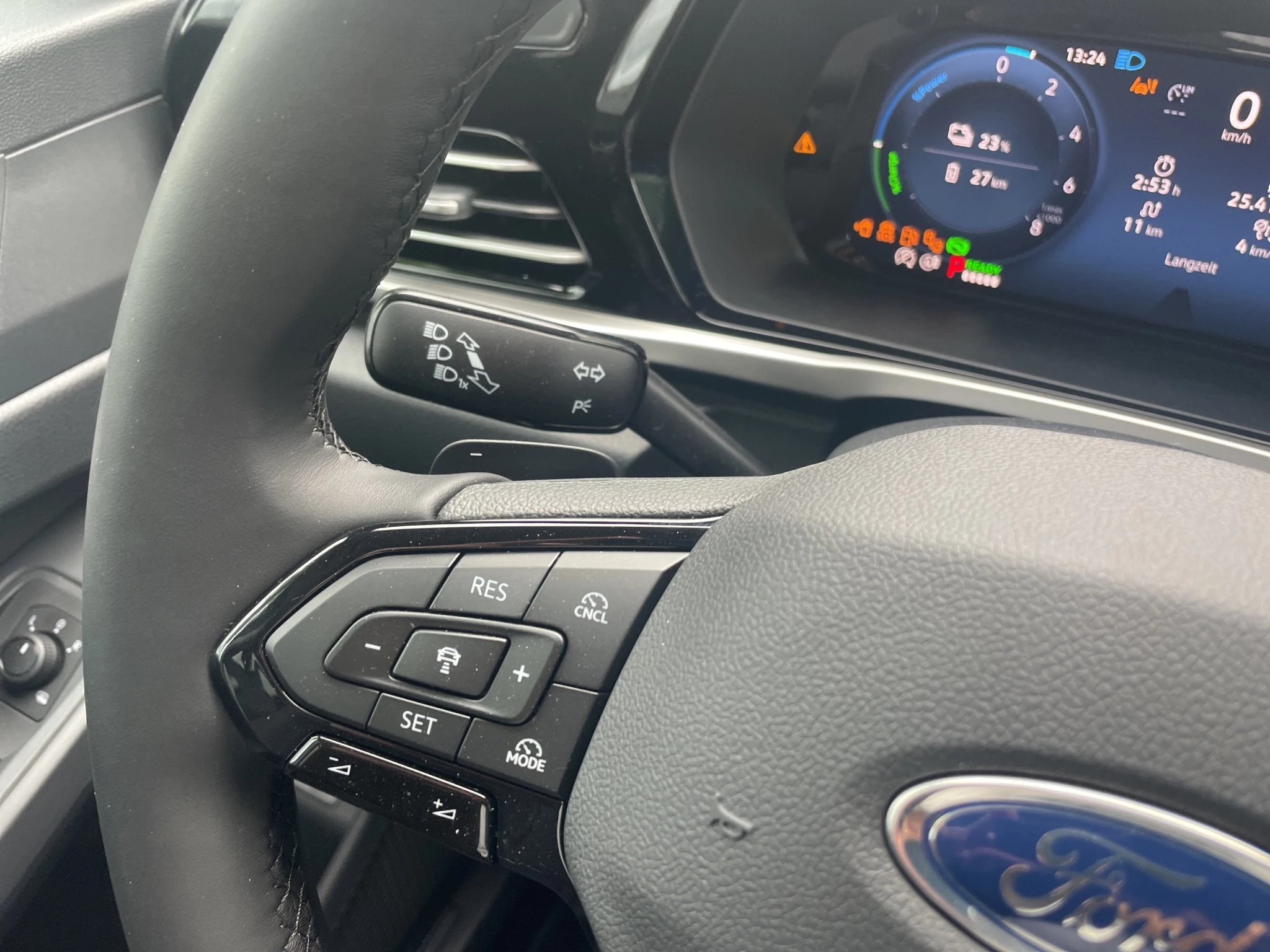 Ford Tourneo Connect Titanium Langer Radstand (L2). Grand 1.5 l EcoBoost PHEV. 6-Gang-Automatikgetriebe.