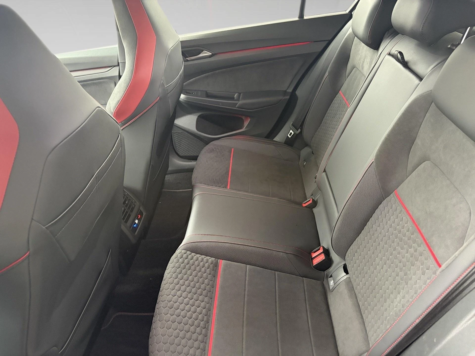 Volkswagen-Golf-image-10