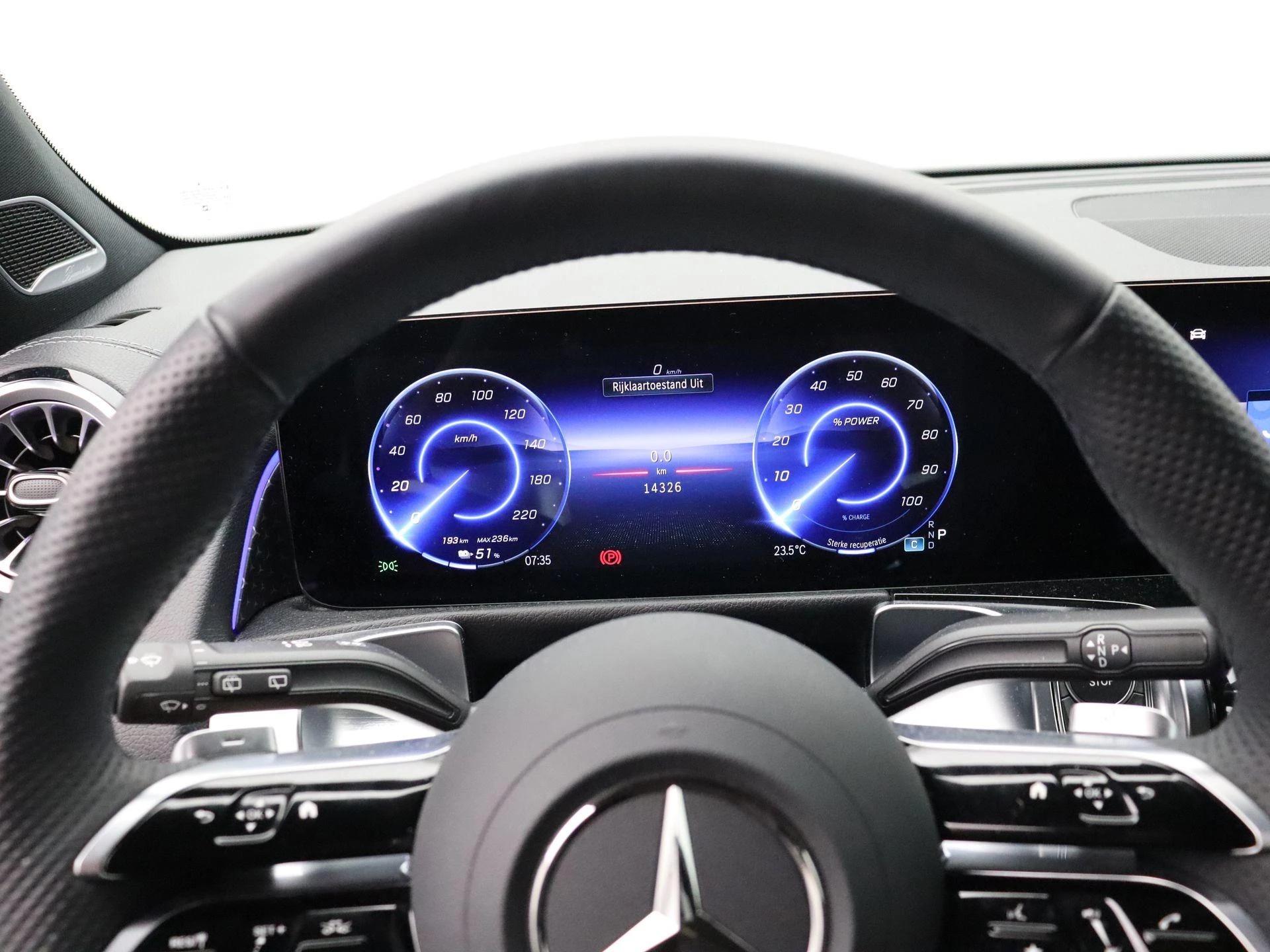 Mercedes-Benz EQB 350 4MATIC AMG Line + LEDER + PANO + BURMESTER + TREKHAAK + HEAD UP +