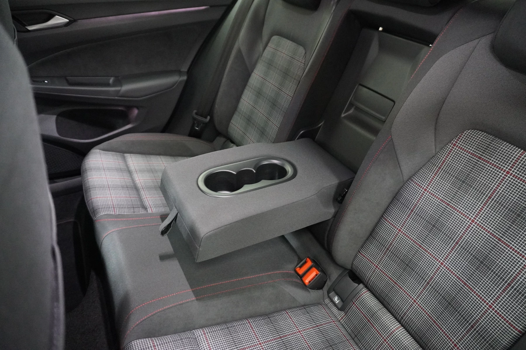 Volkswagen-Golf-image-36