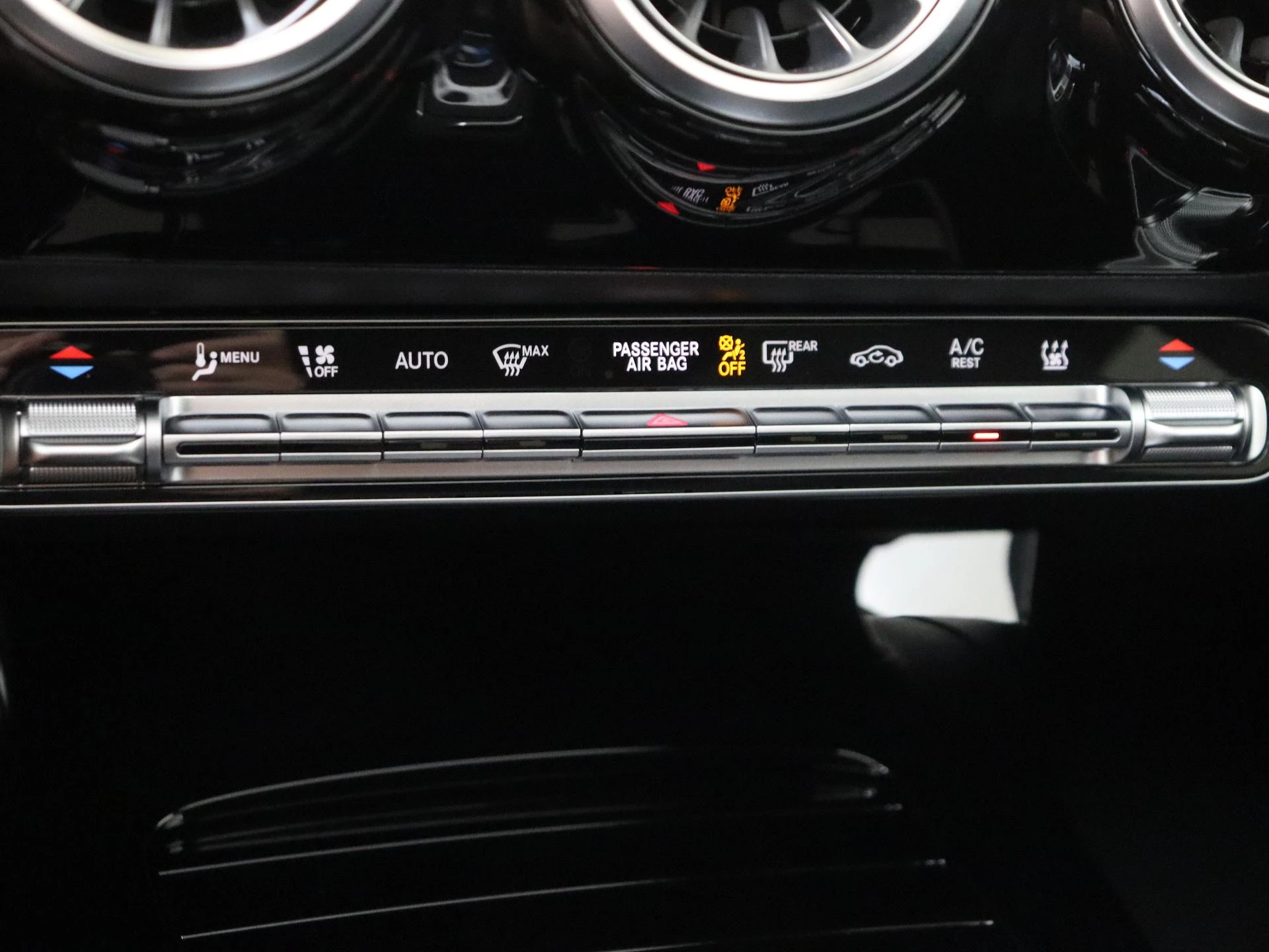Mercedes-Benz-CLA-image-19