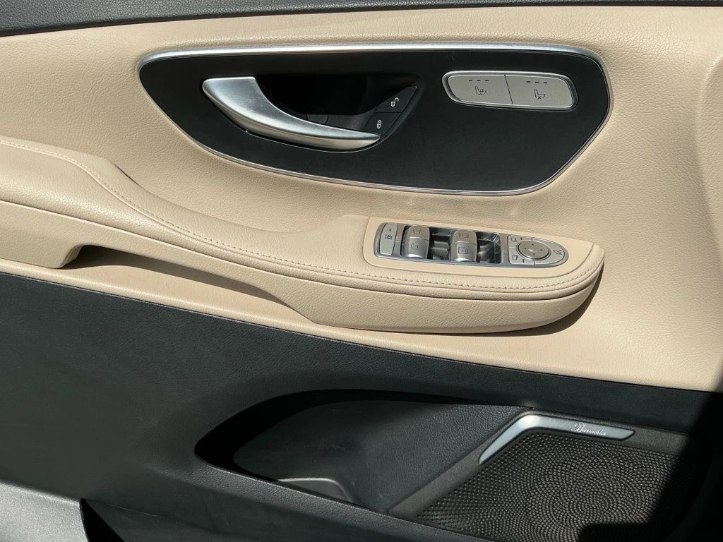 Mercedes-Benz-V-Klasse 300-image-13