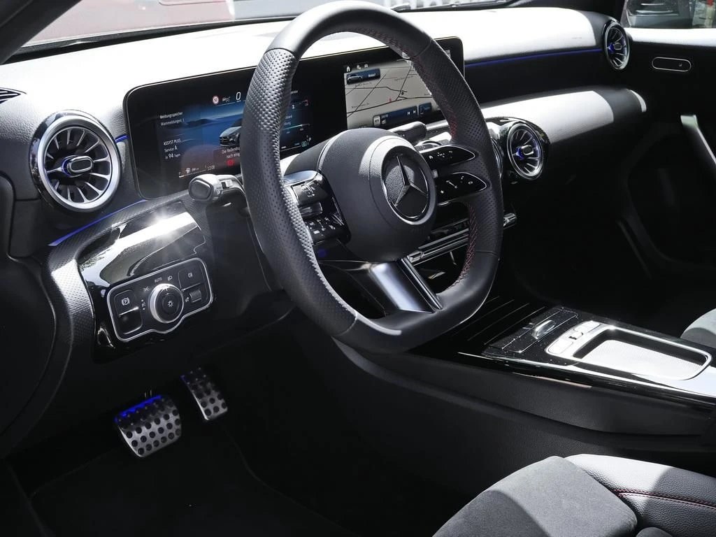 Mercedes-Benz-A-Klasse 200-image-9