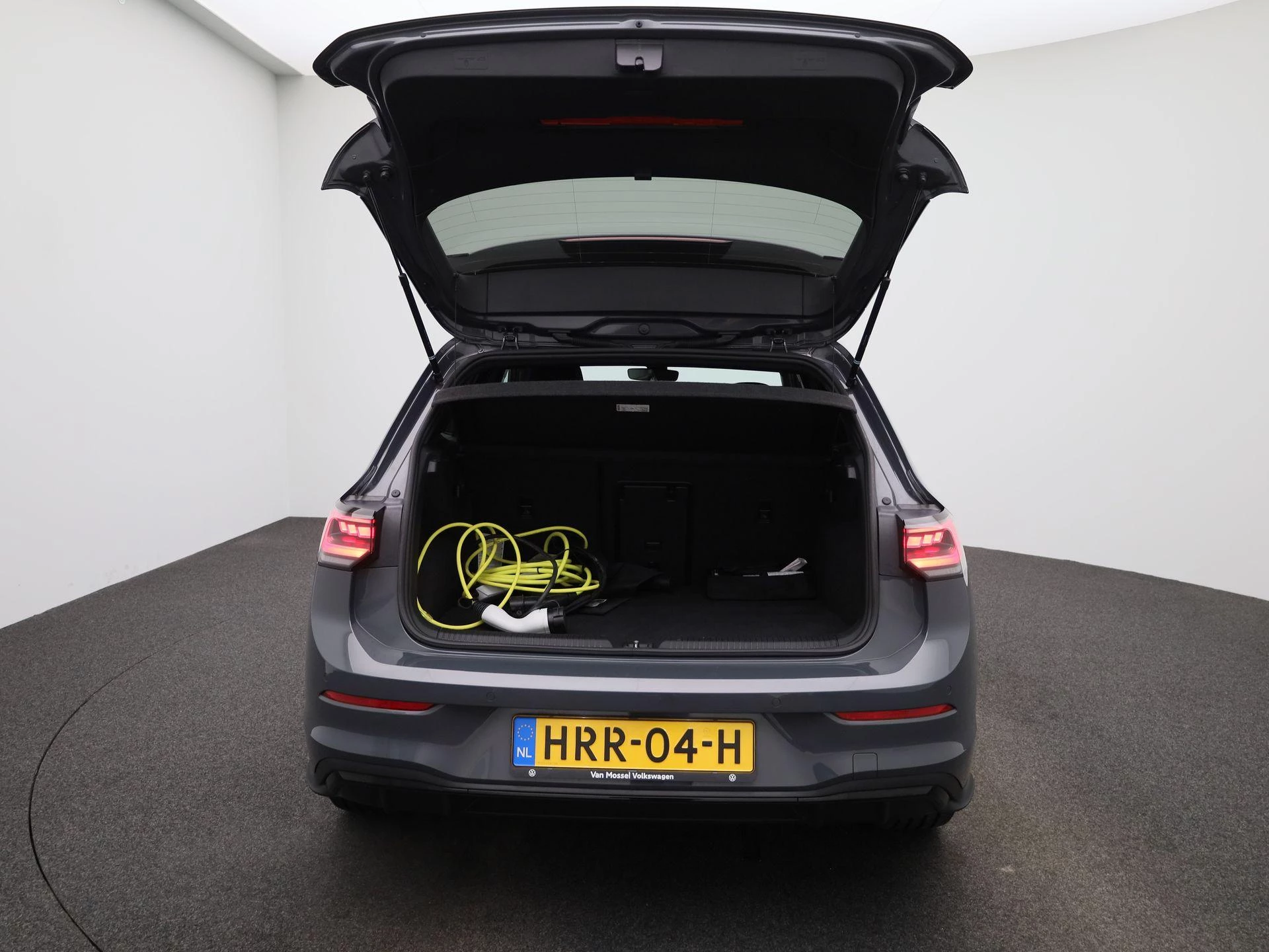 Volkswagen-Golf-image-10