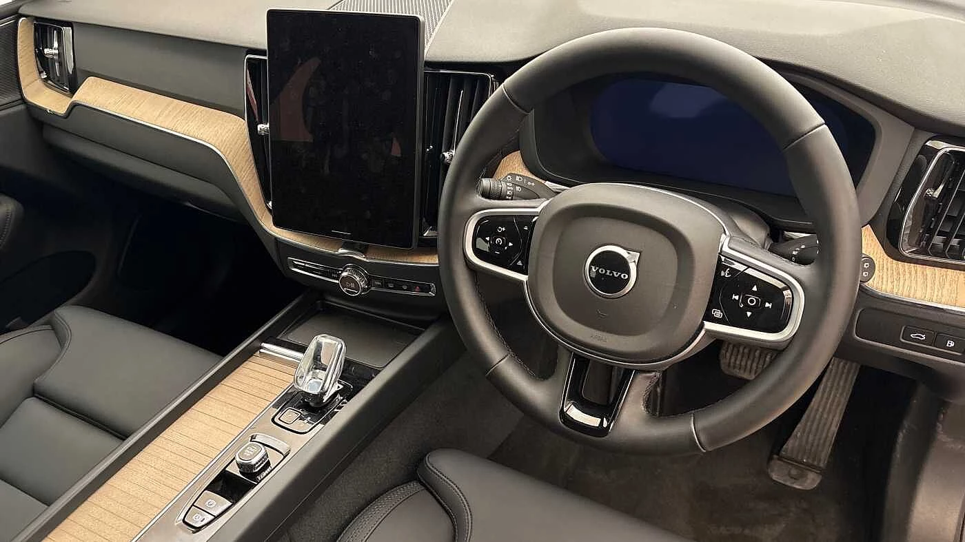 Volvo XC60 T6 AWD PHEV Electric/Petrol Plus Dark