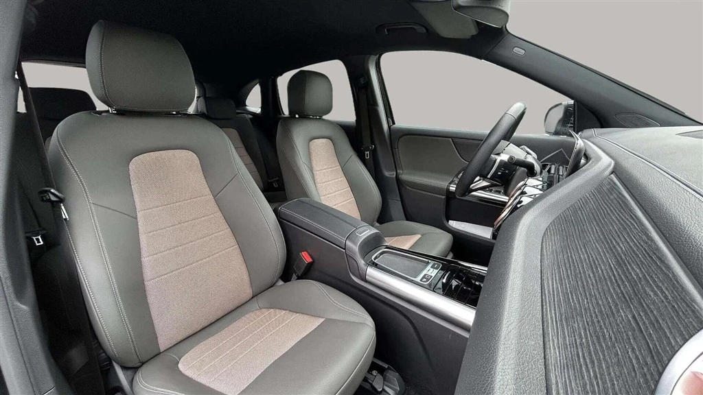 Mercedes-Benz-EQA-image-18
