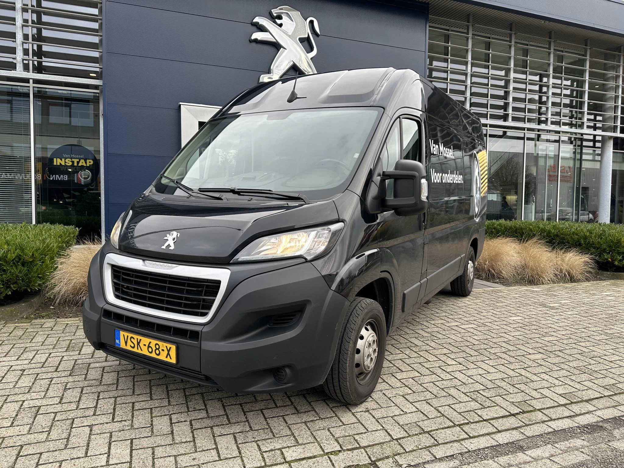 Peugeot Boxer 330 2.2 BlueHDi 120 L2H2 Asphalt