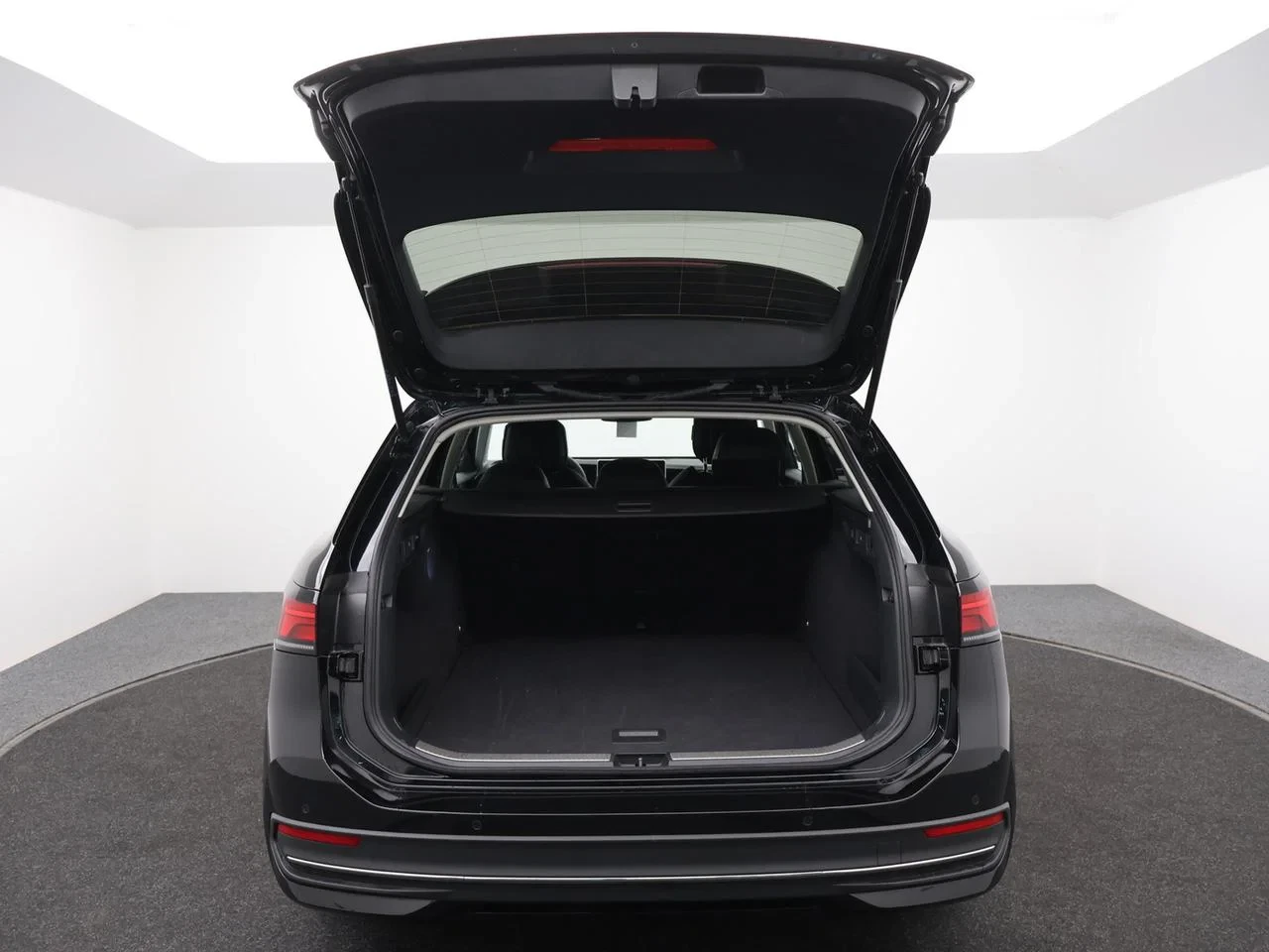 Volkswagen-Passat-image-4