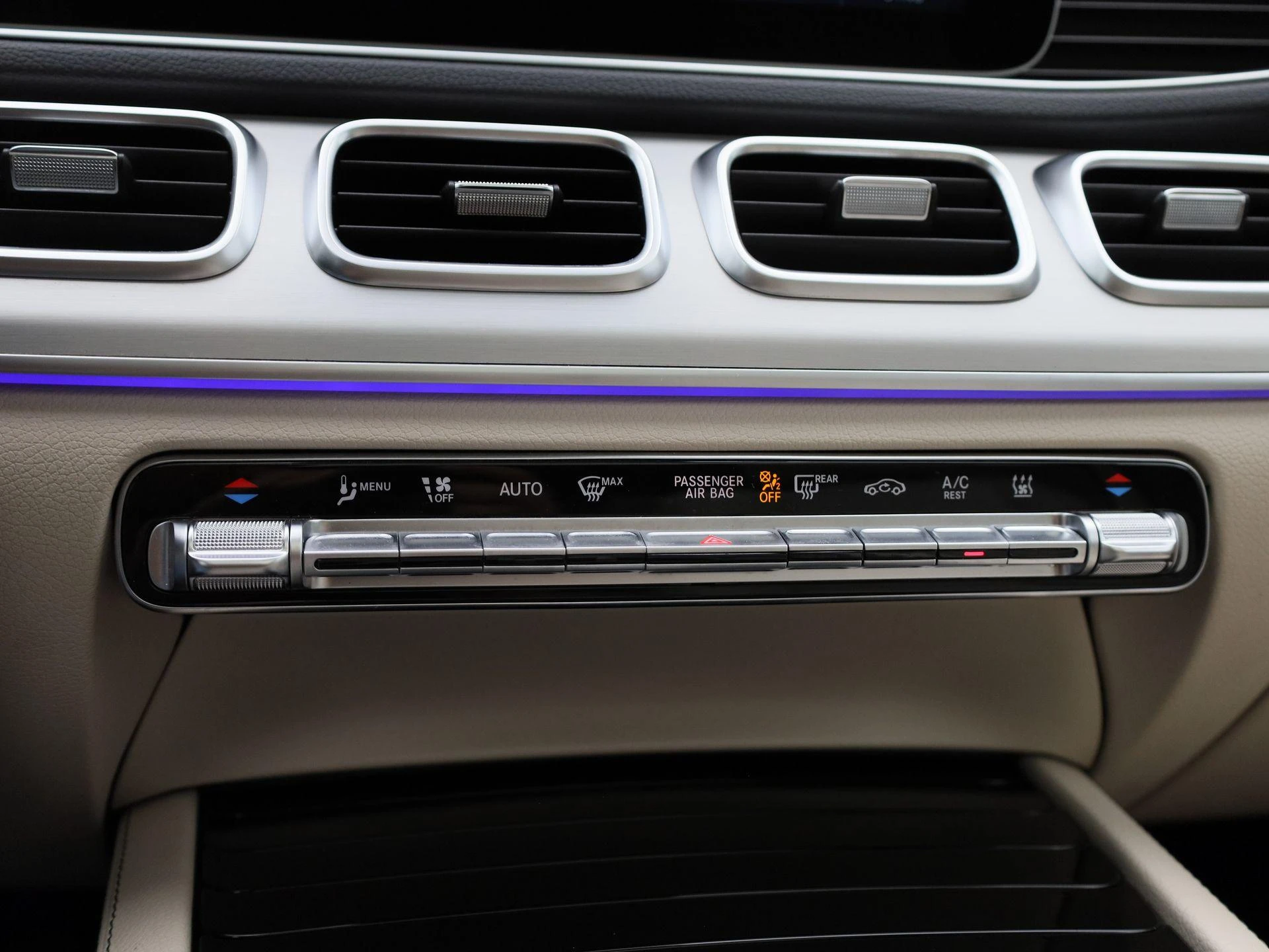 Mercedes-Benz-GLE-image-19