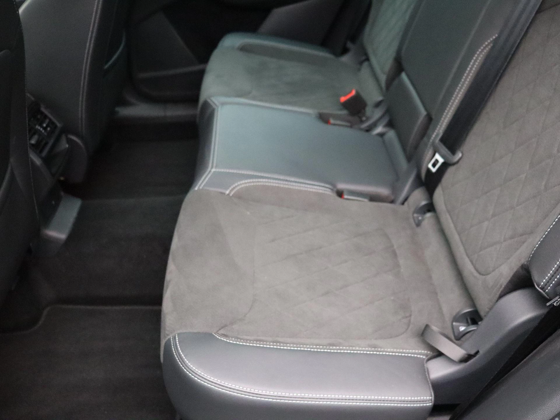 Škoda Kodiaq 1.5 TSI DSG Sportline + 5-ZIT + PANORAMISCH DAK + TREKHAAK +