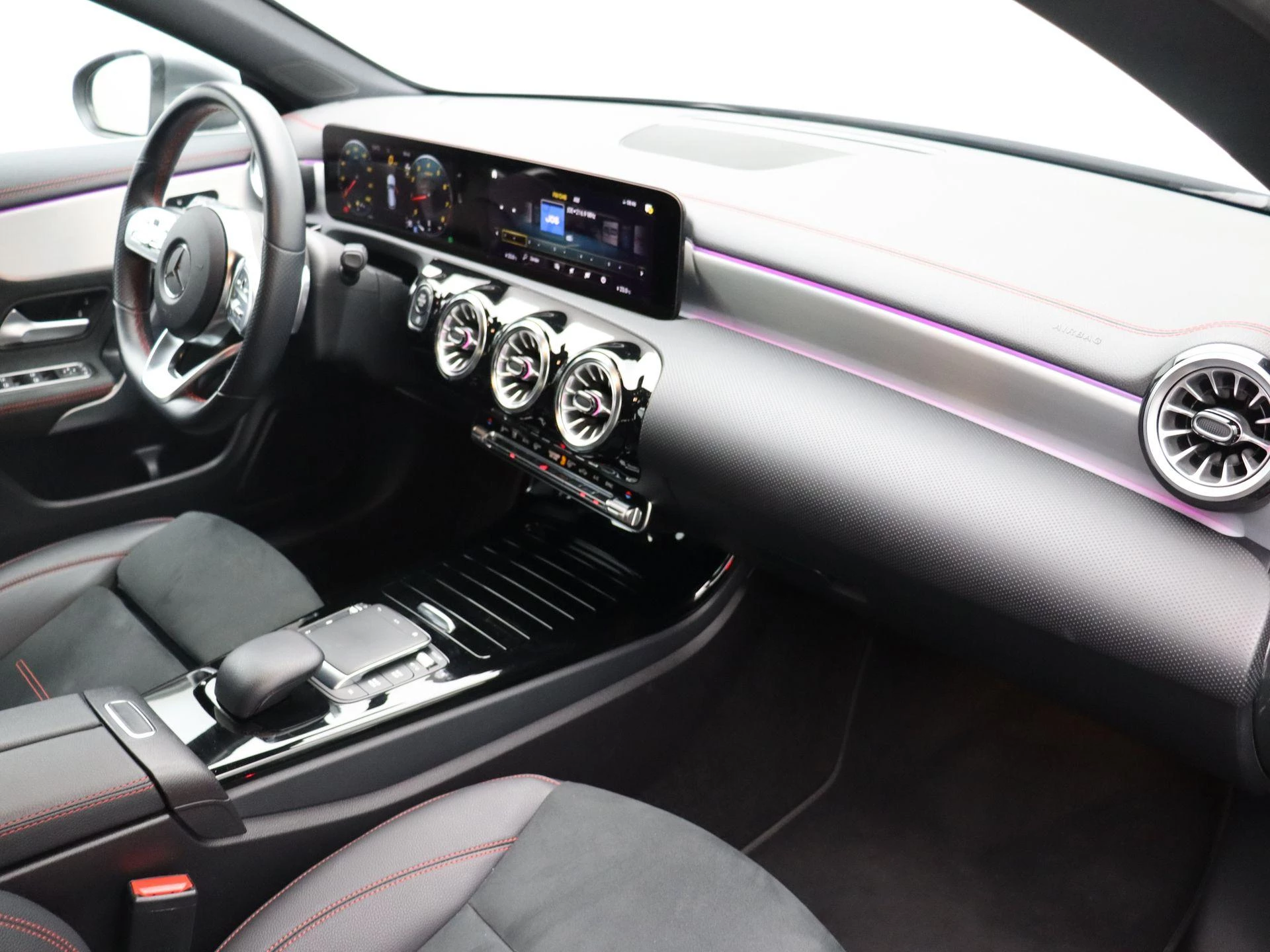 Mercedes-Benz CLA 180 AMG Line Shooting Brake + CARPLAY + LED + CAMERA +