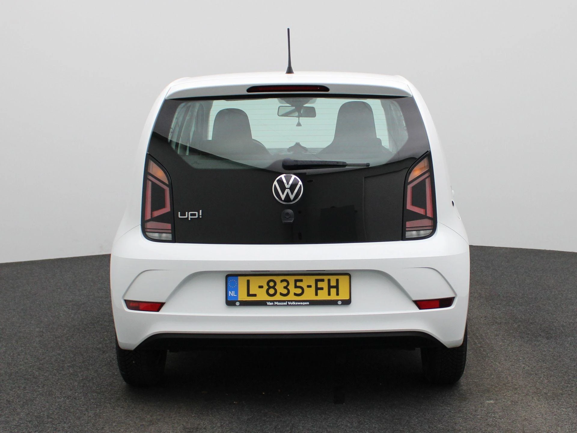 Volkswagen-up!-image-4