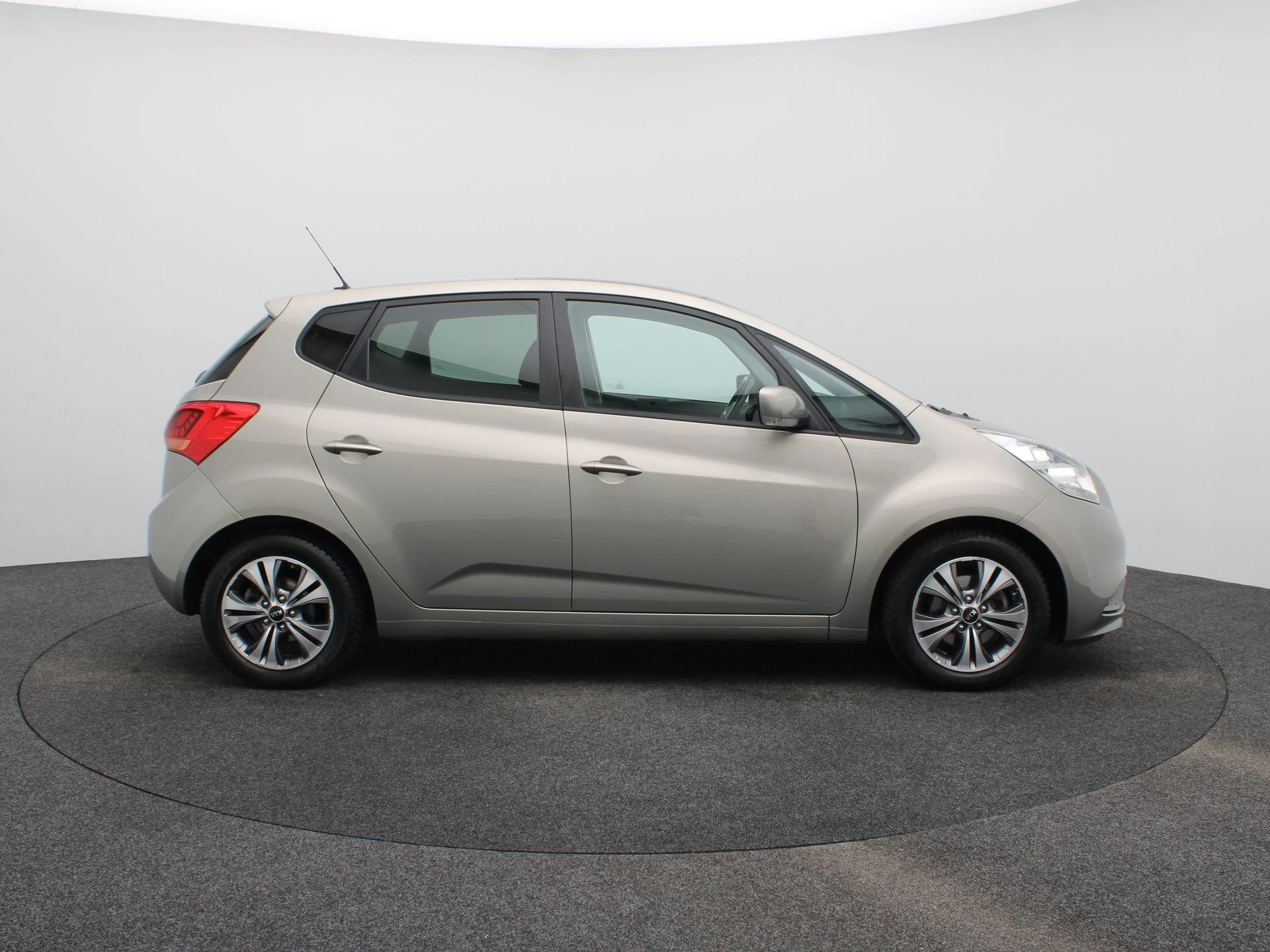 Kia-Venga-image-38
