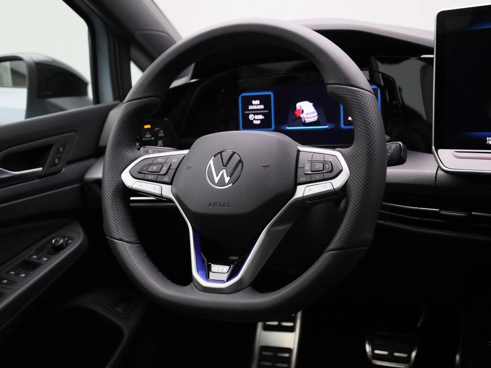 Volkswagen-Golf-image-9