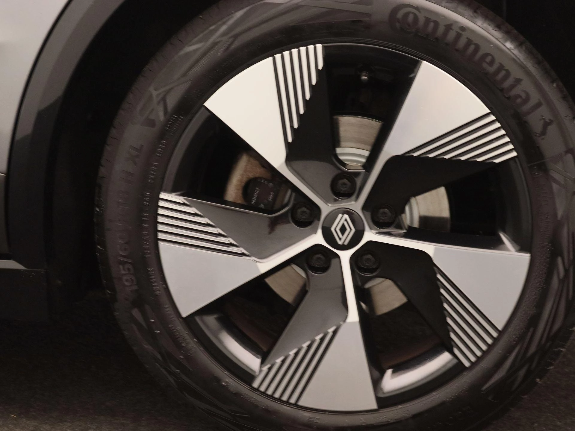 Renault-Megane E-Tech-image-14