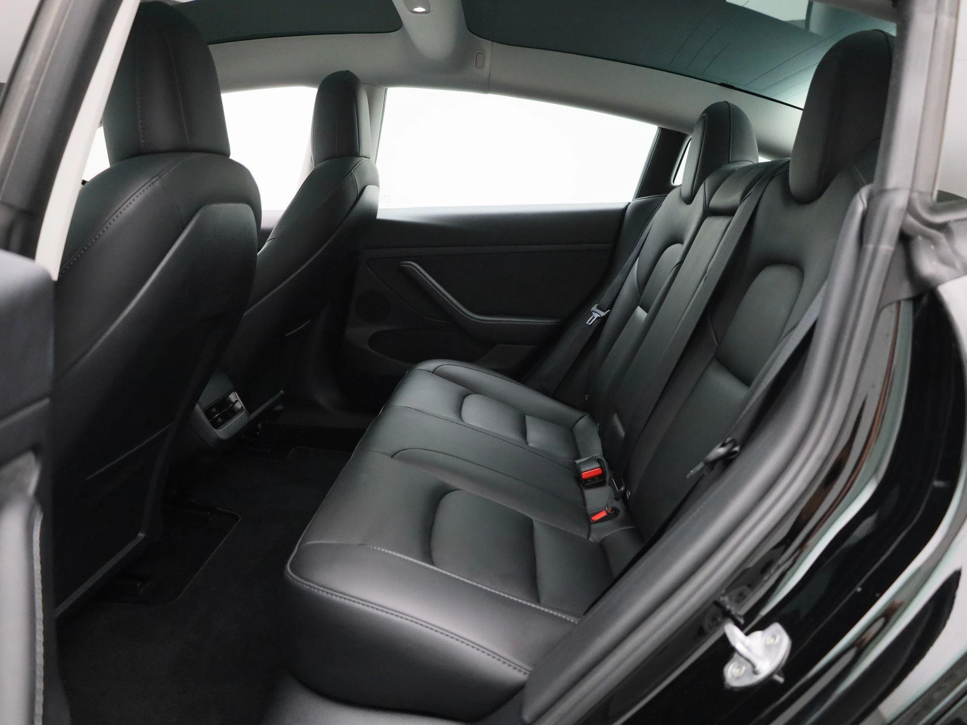 Tesla-Model 3-image-10