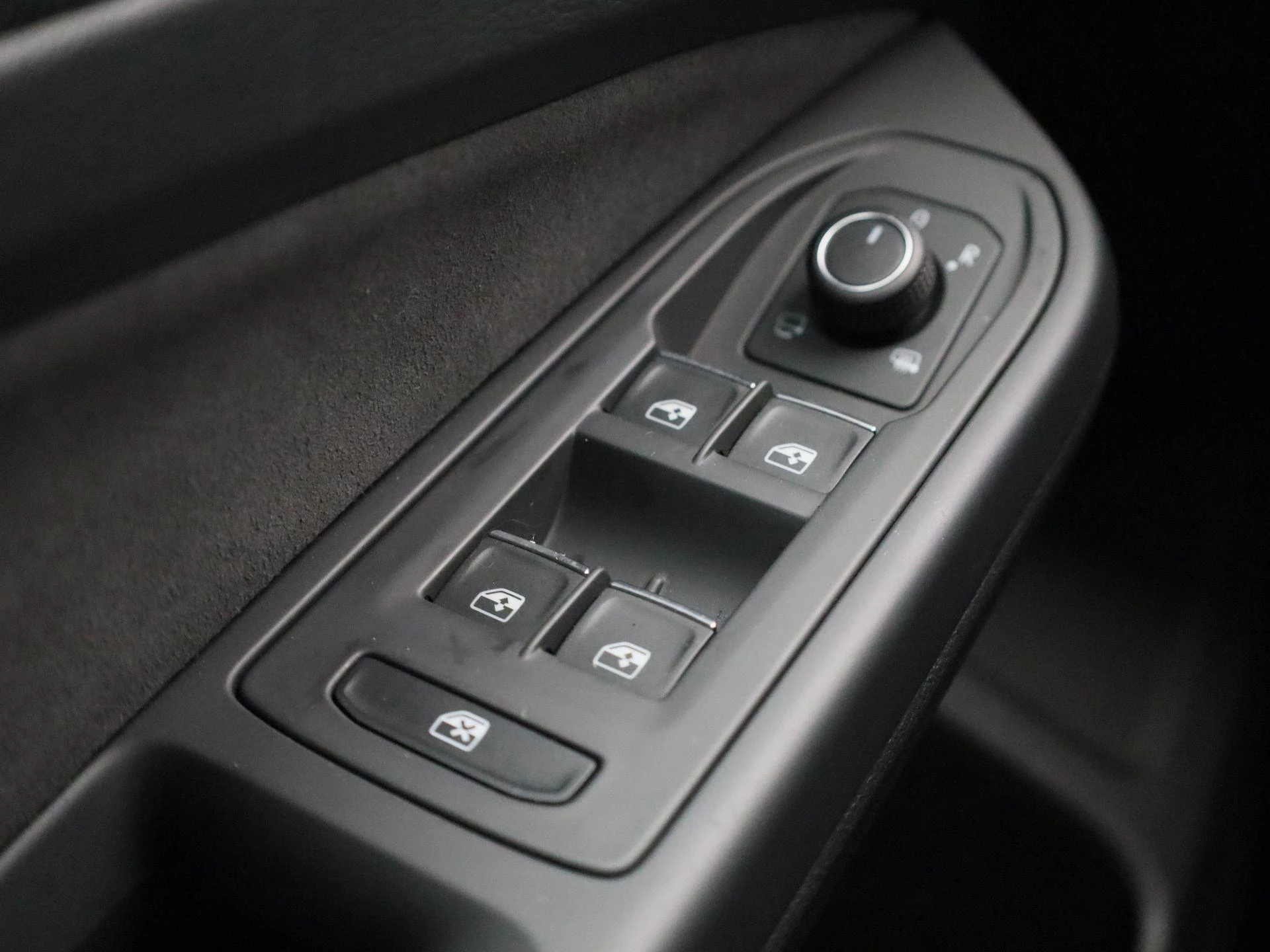 Volkswagen-Golf-image-34