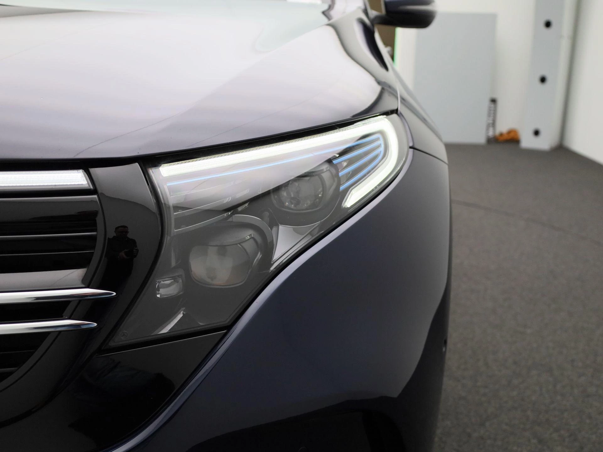 Mercedes-Benz-EQC-image-12