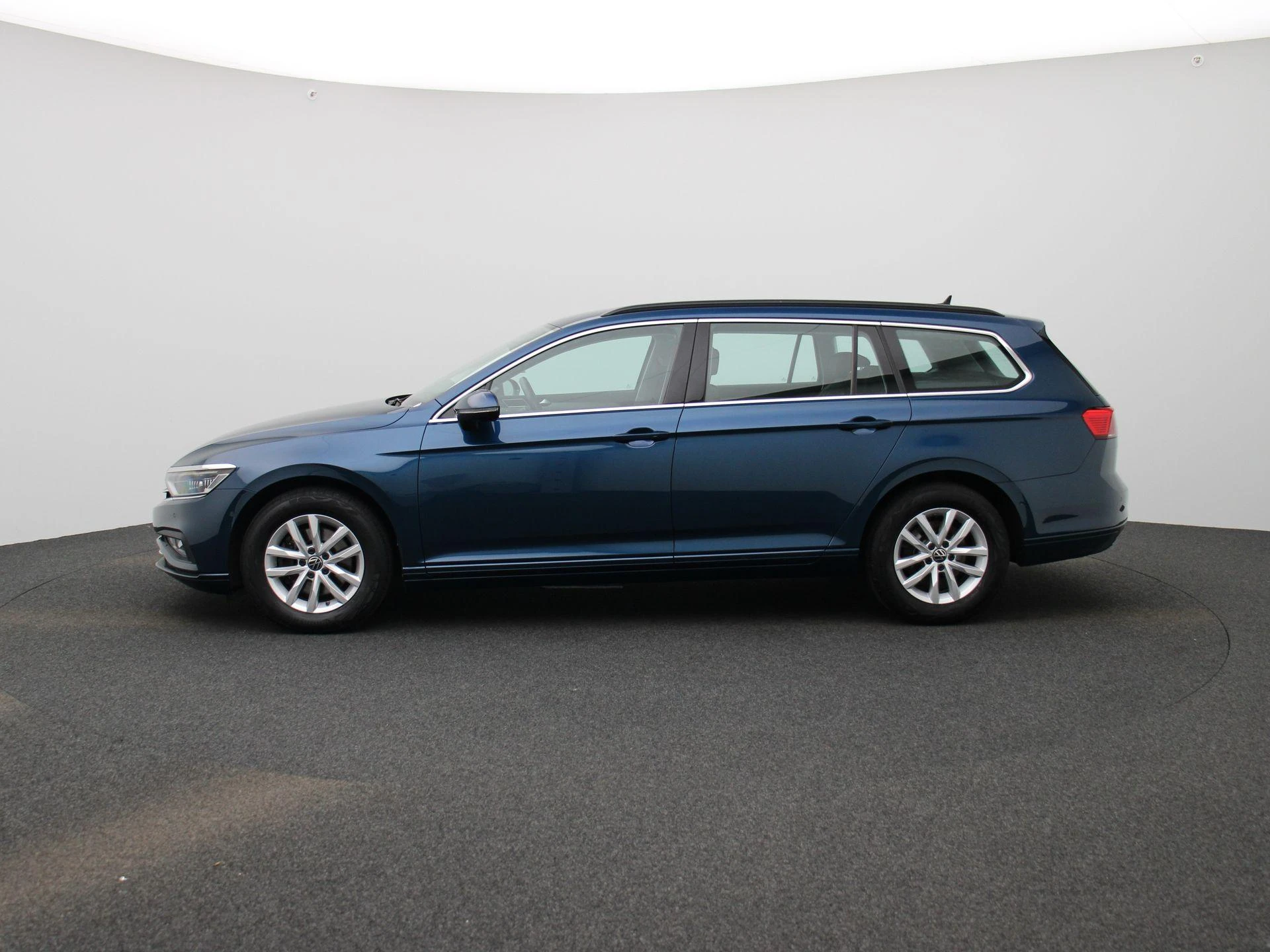 Volkswagen-Passat-image-3