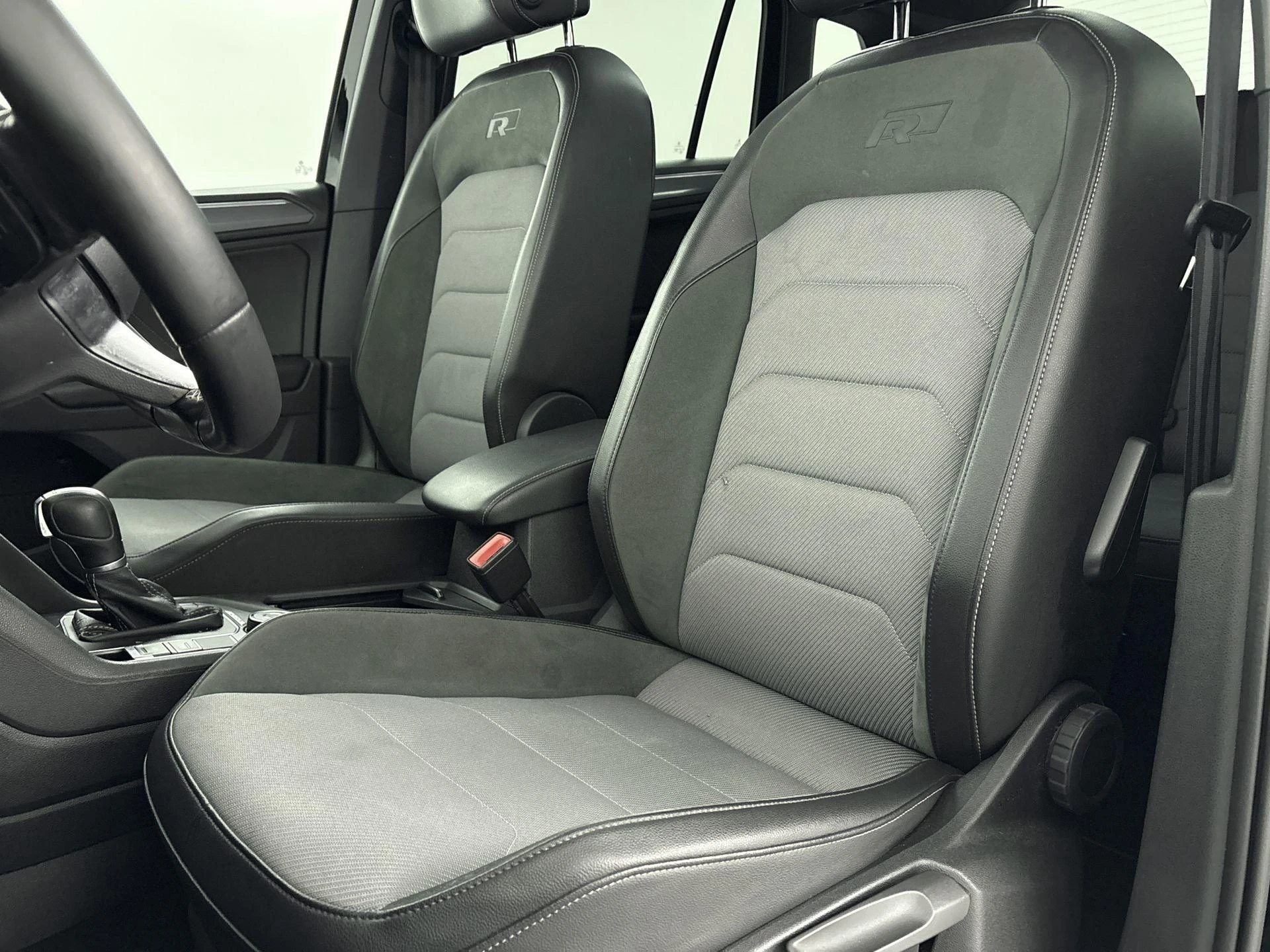 Volkswagen-Tiguan-image-30
