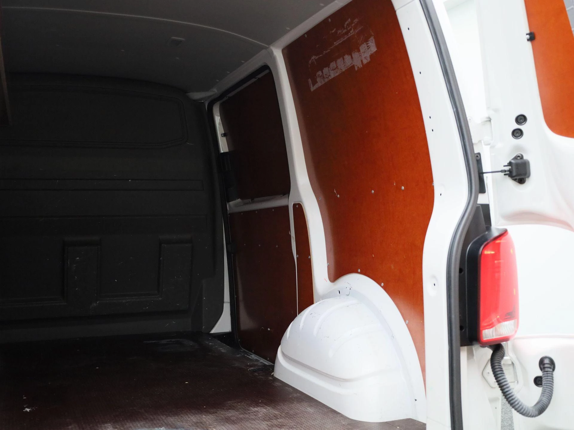 Volkswagen Transporter 2.0 TDI L1H1 110PK