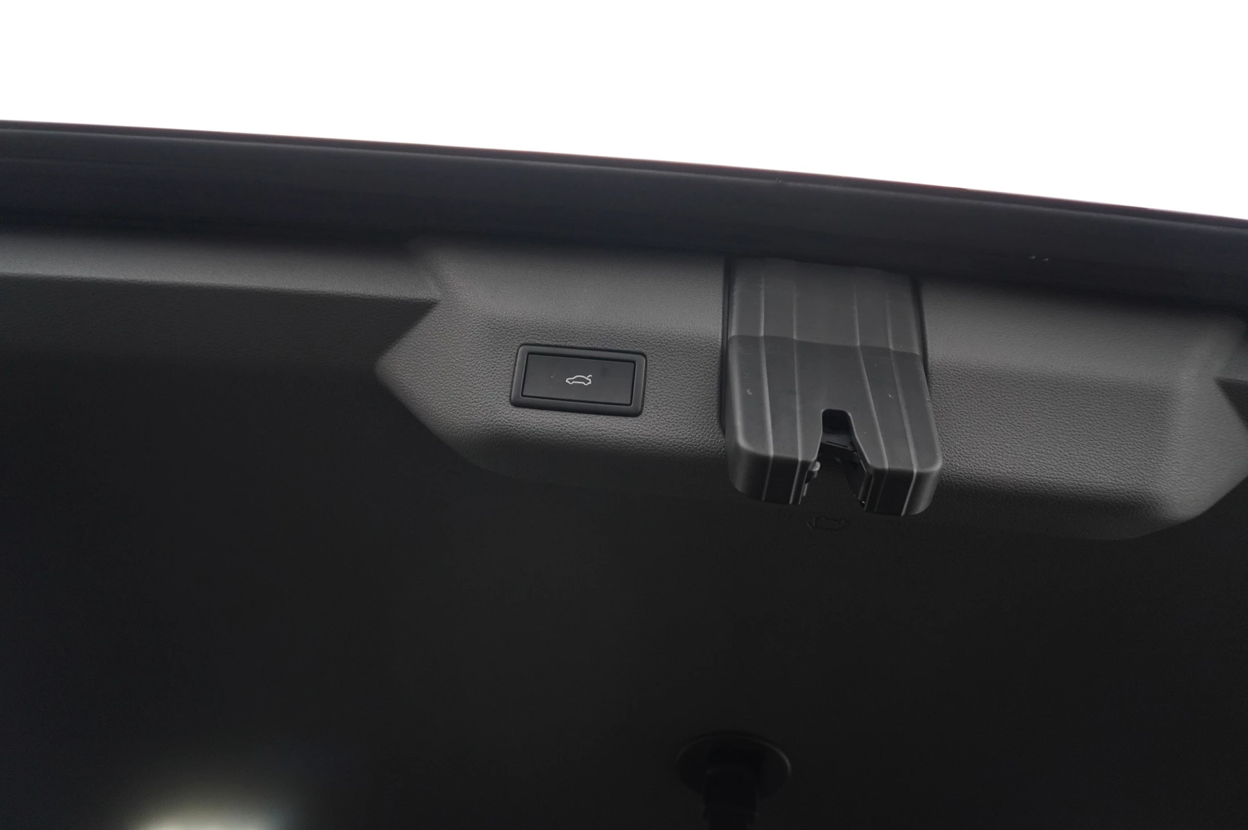 Volkswagen-Multivan-image-18