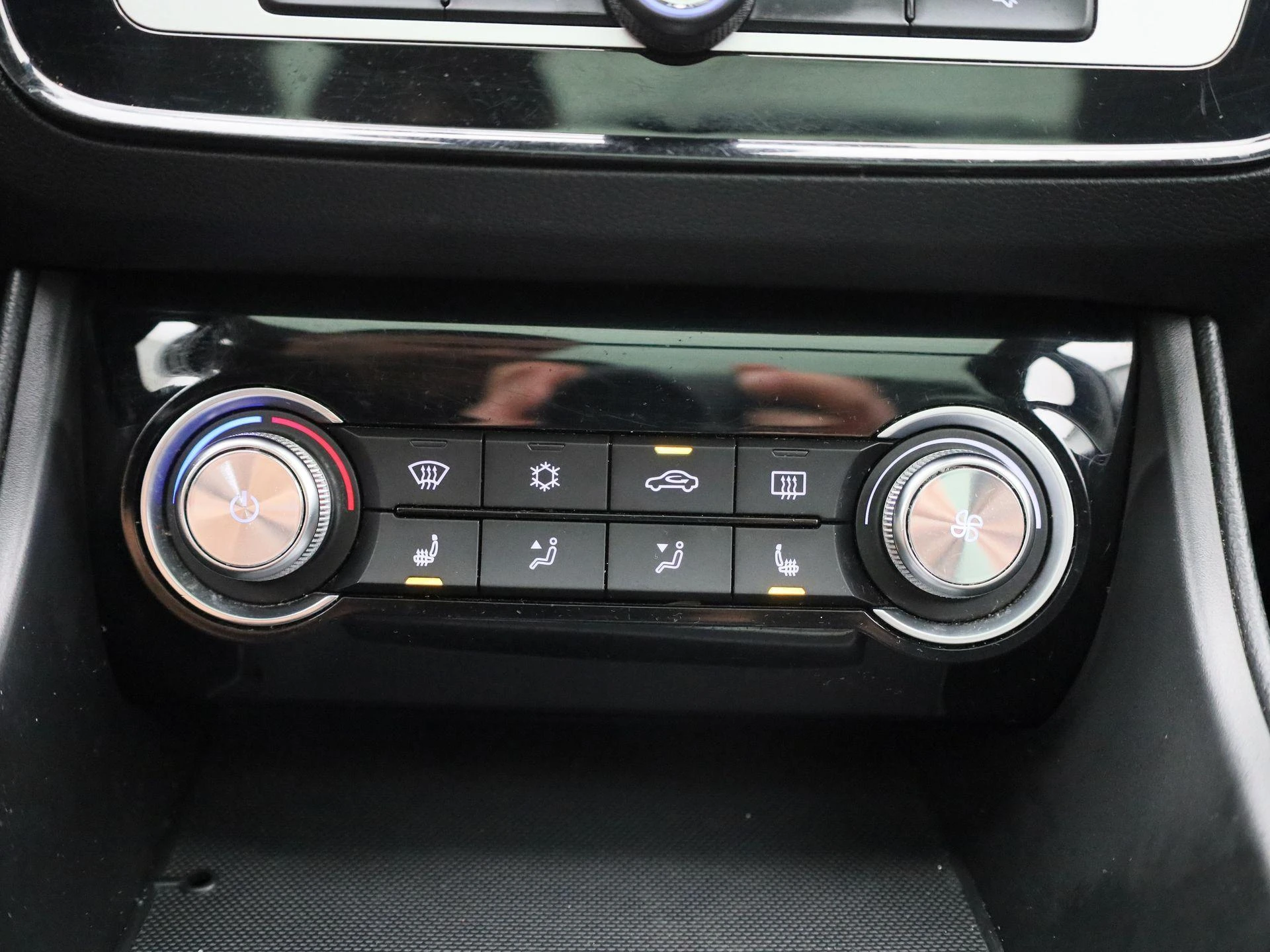 MG-ZS EV-image-18