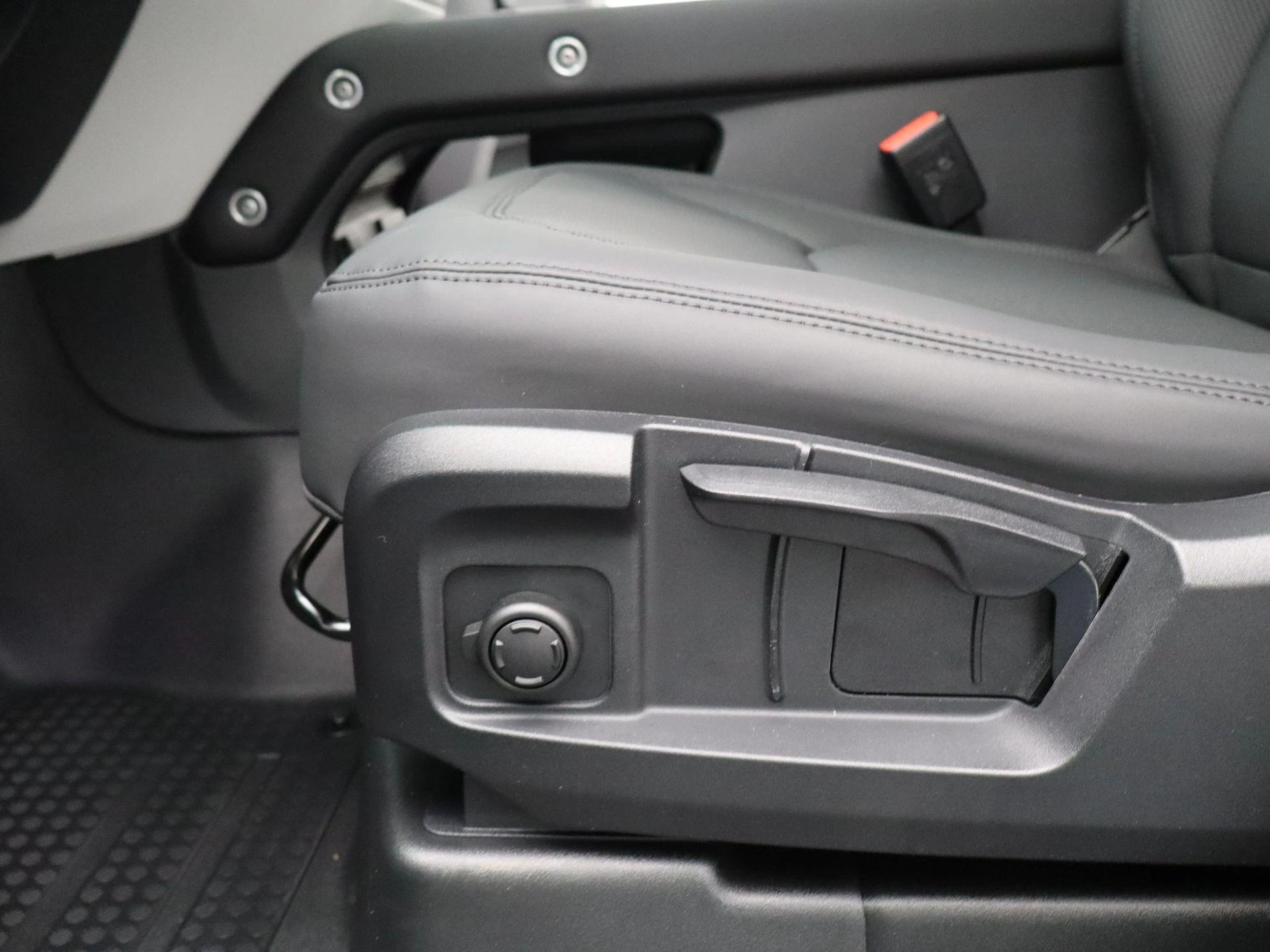 Land Rover-Defender-image-27