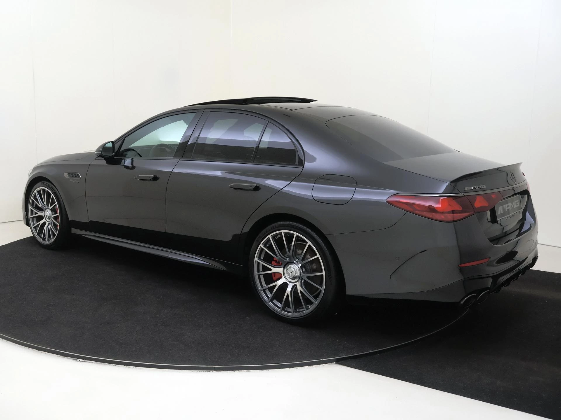 Mercedes-Benz-E-Klasse-image-5