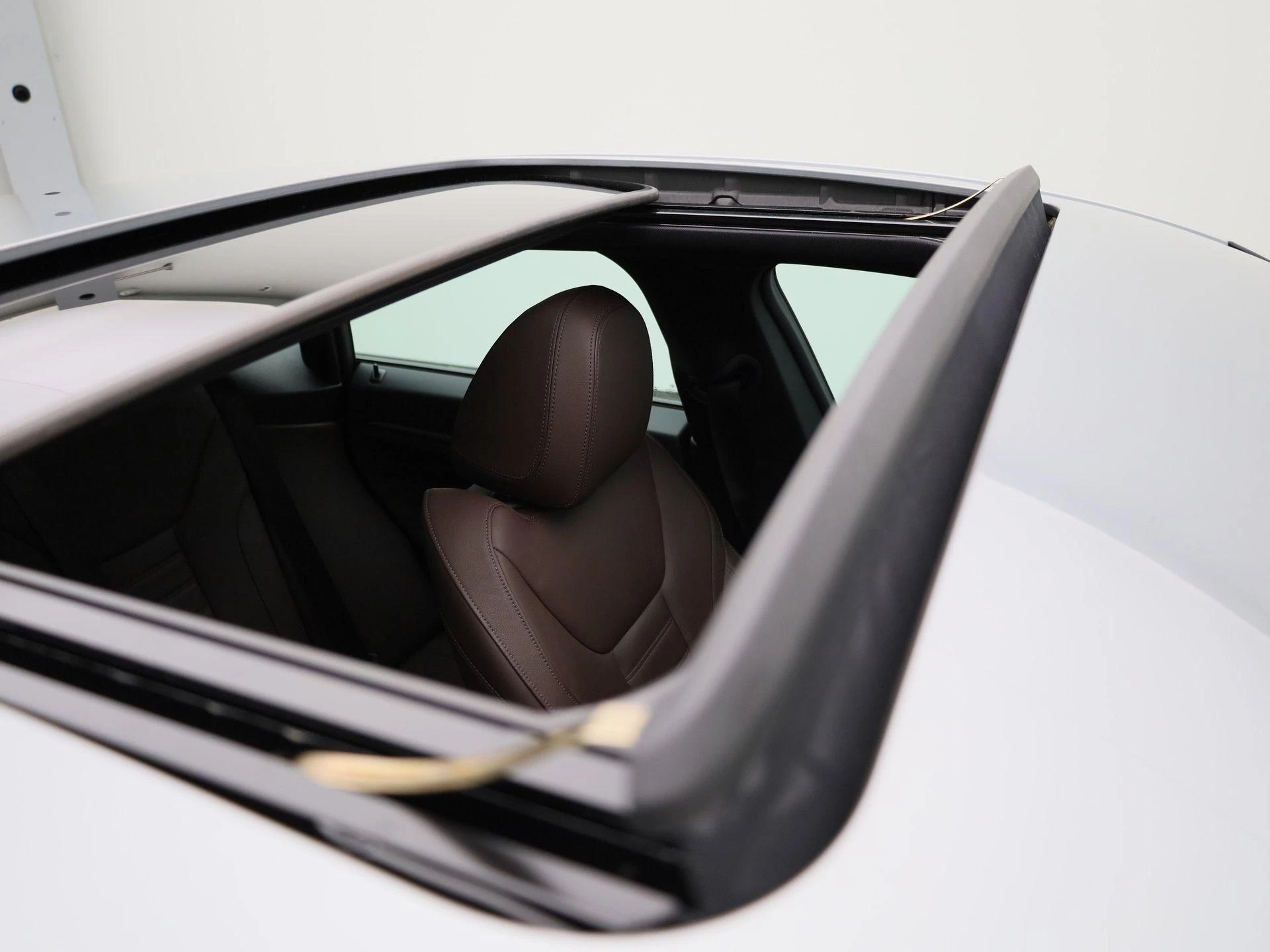 BMW-i4-image-39