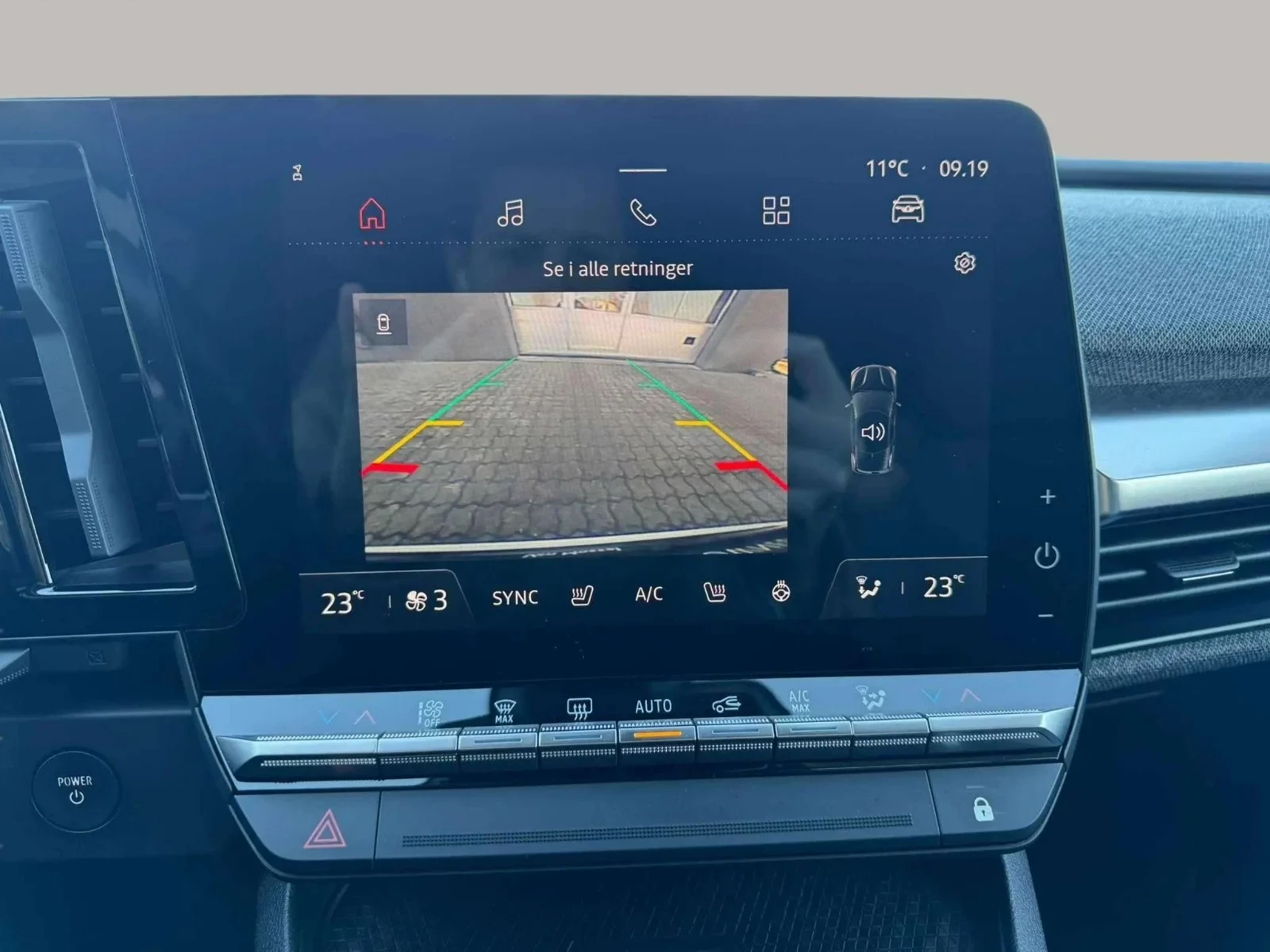 Renault-Megane E-Tech-image-11