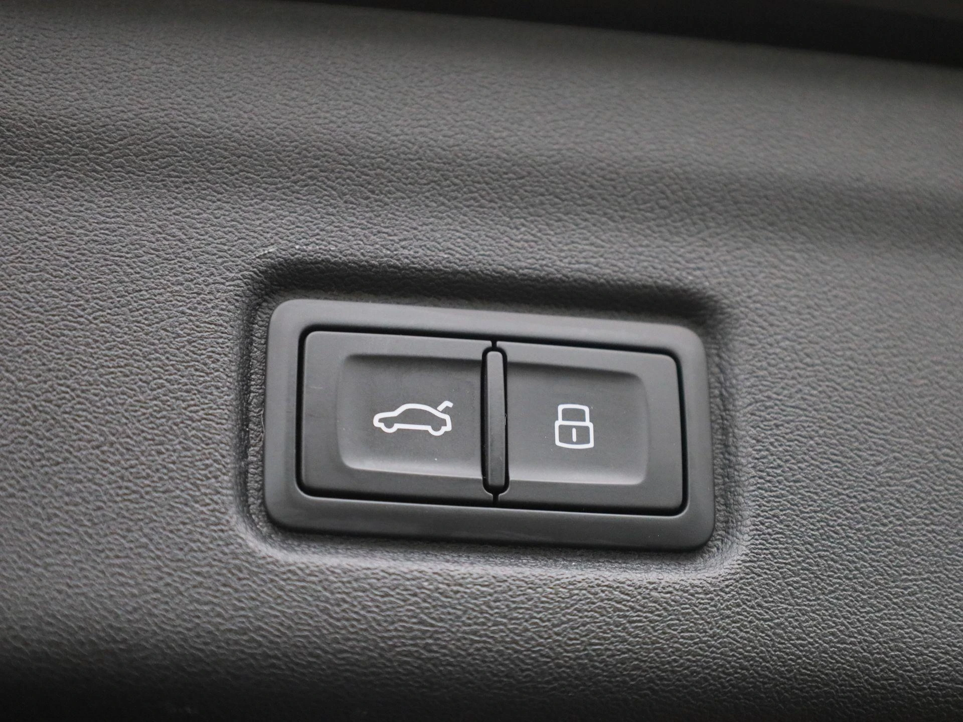 Audi-Q6 e-tron-image-14