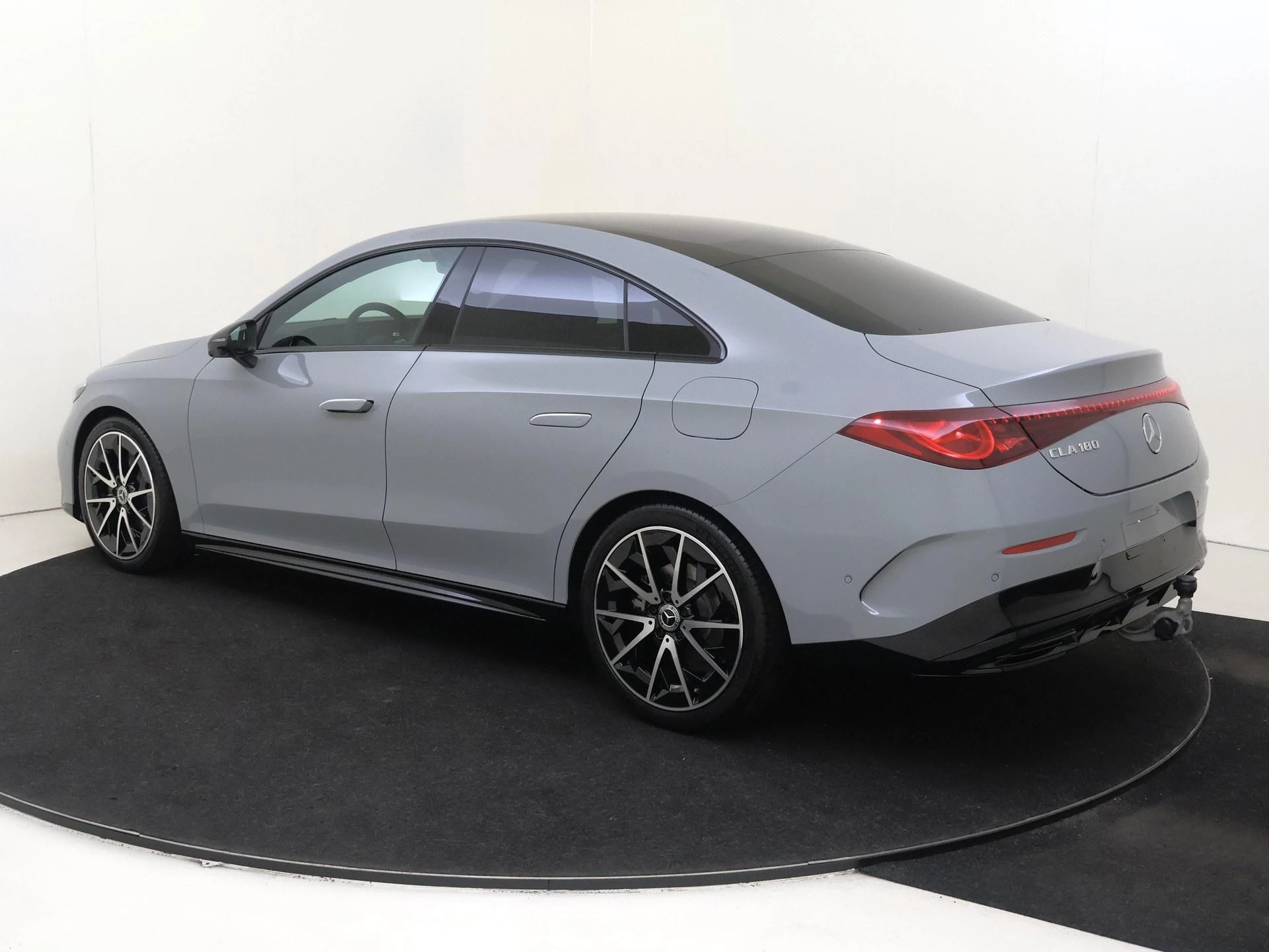 Mercedes-Benz-CLA-image-1