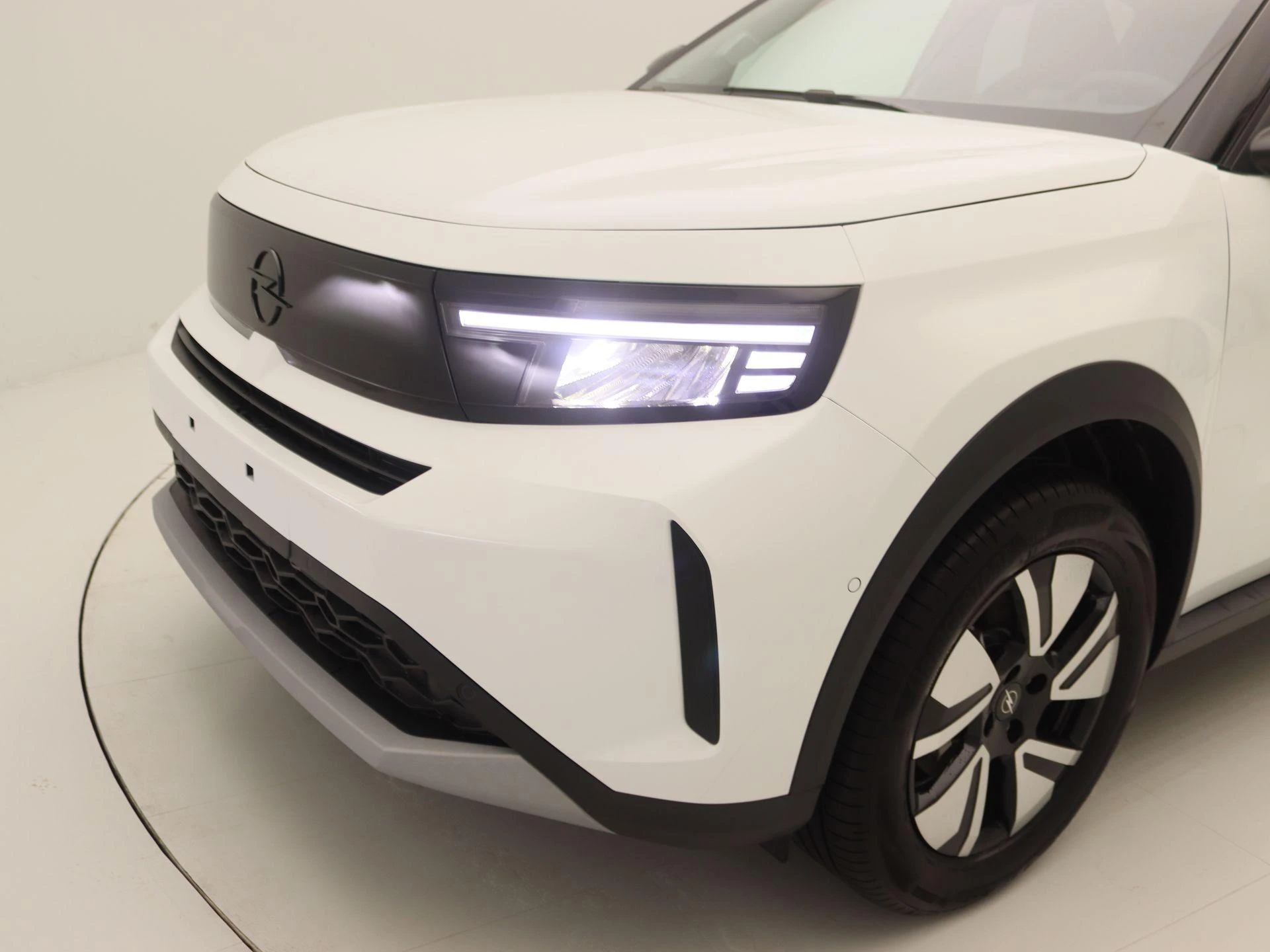 Opel-Frontera-image-14